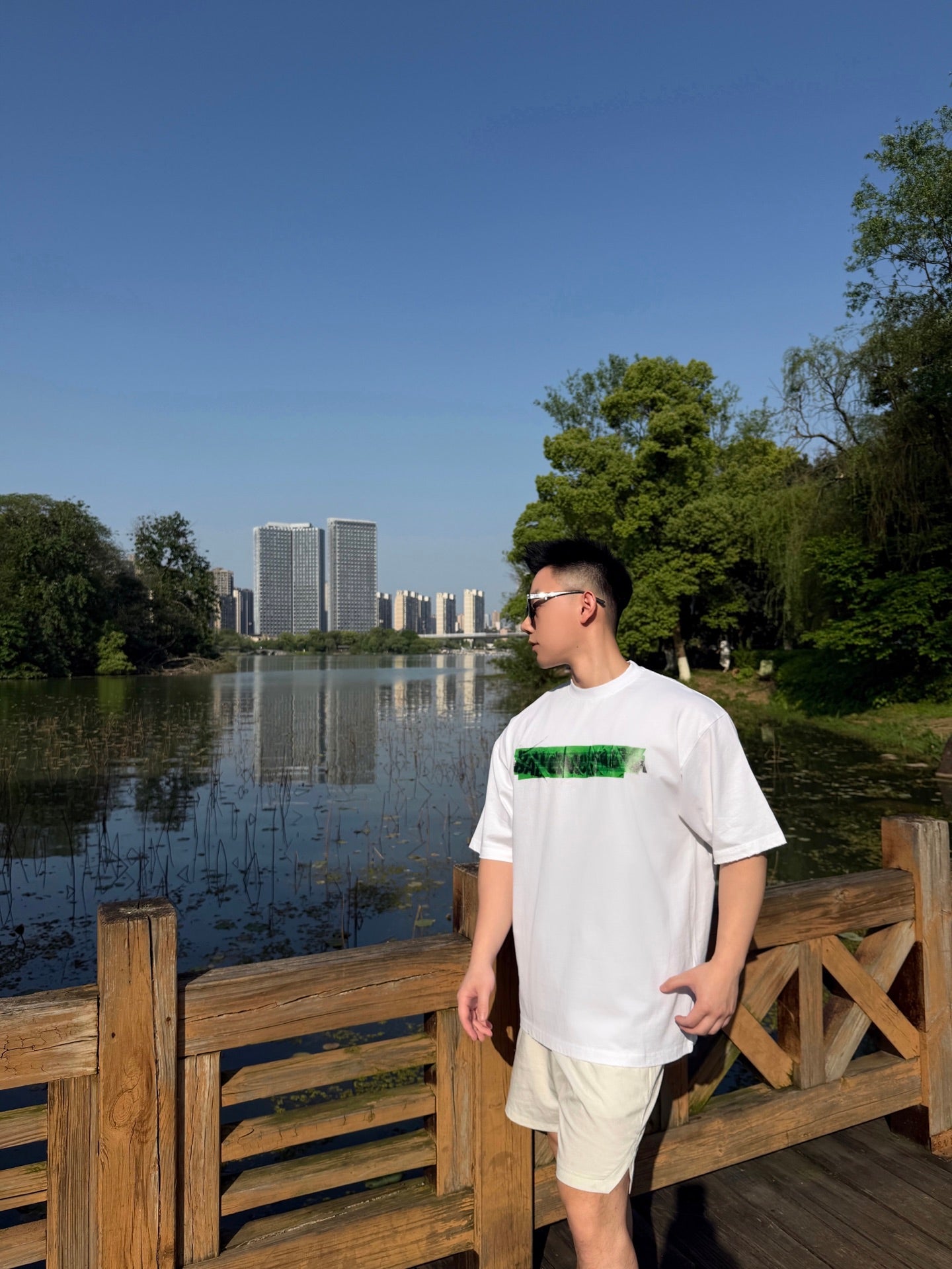 2026 Neues Triangle Brand T-Shirt mit Dreieckslogo auf der Brust (25214-A20)