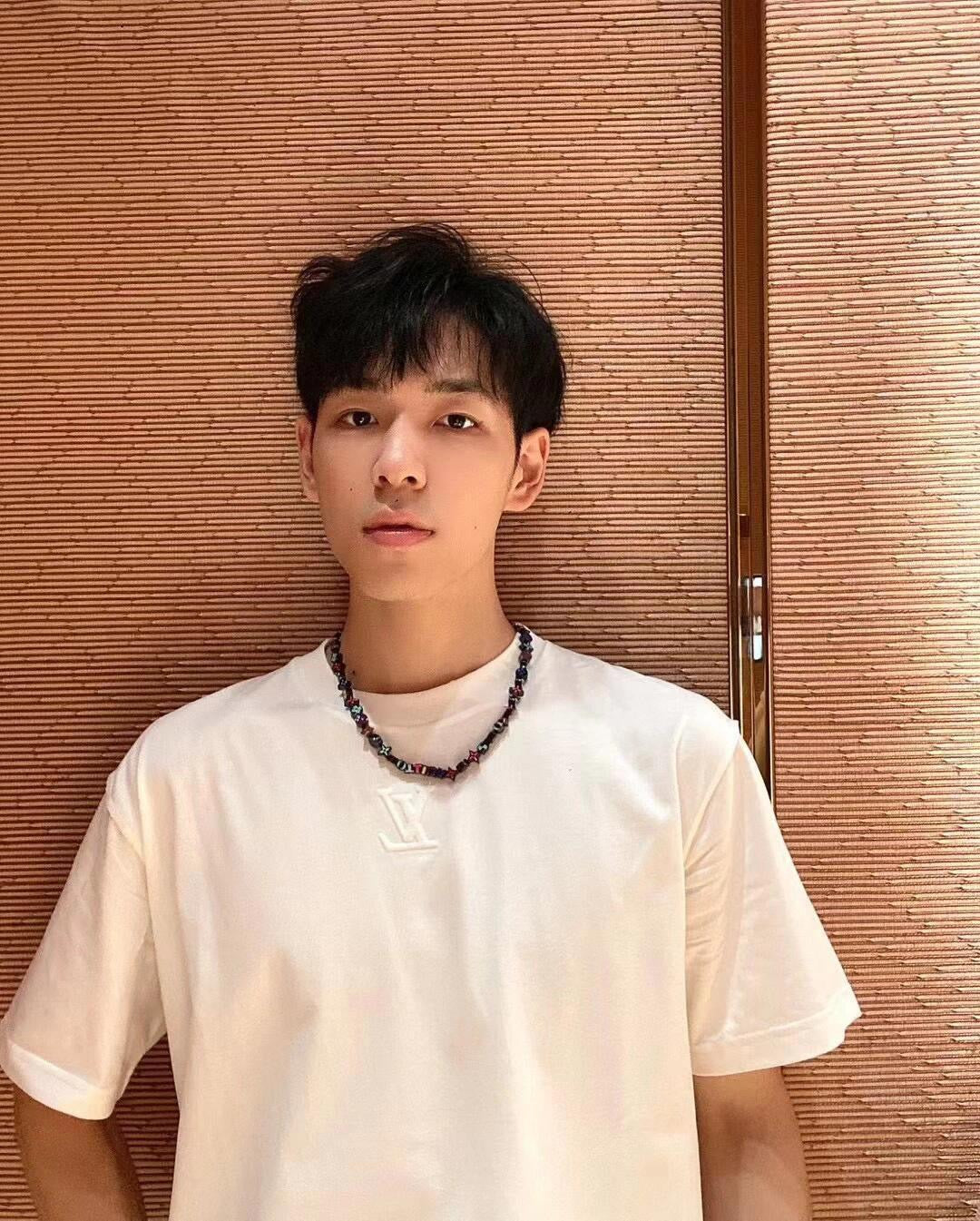 2026 New LY Logo Embossed Short-Sleeved T-Shirt (24019-A10)