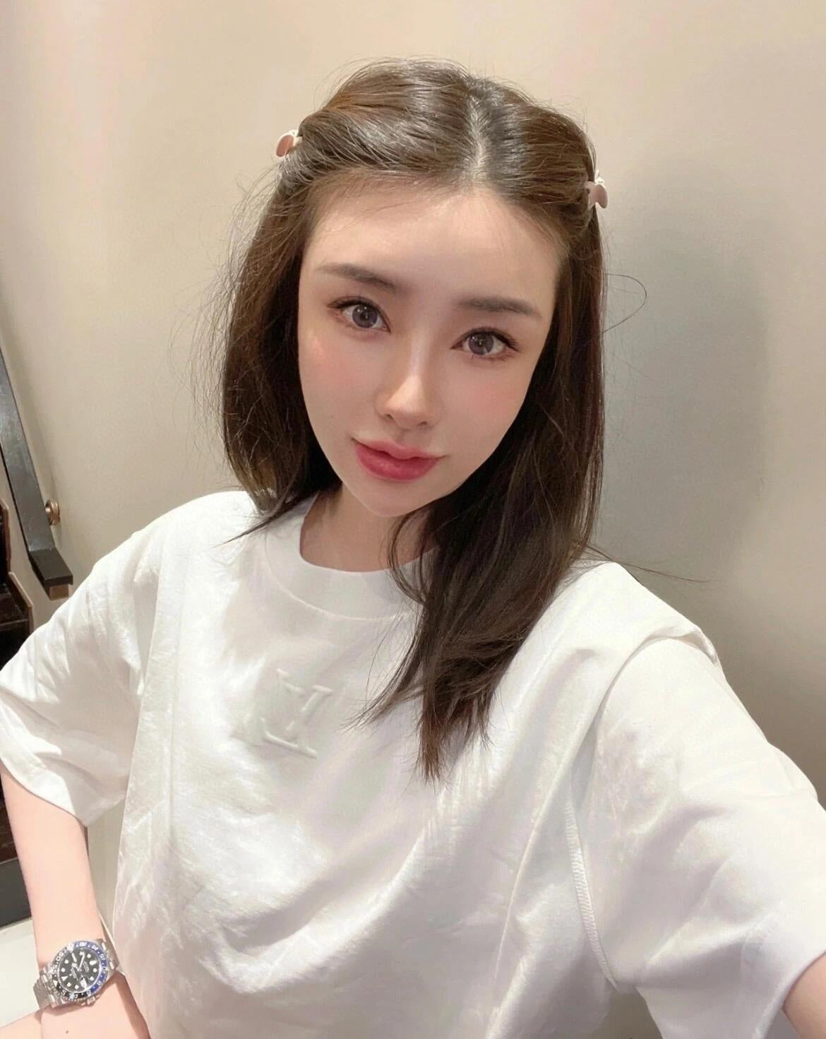 2026 New LY Logo Embossed Short-Sleeved T-Shirt (24019-A10)