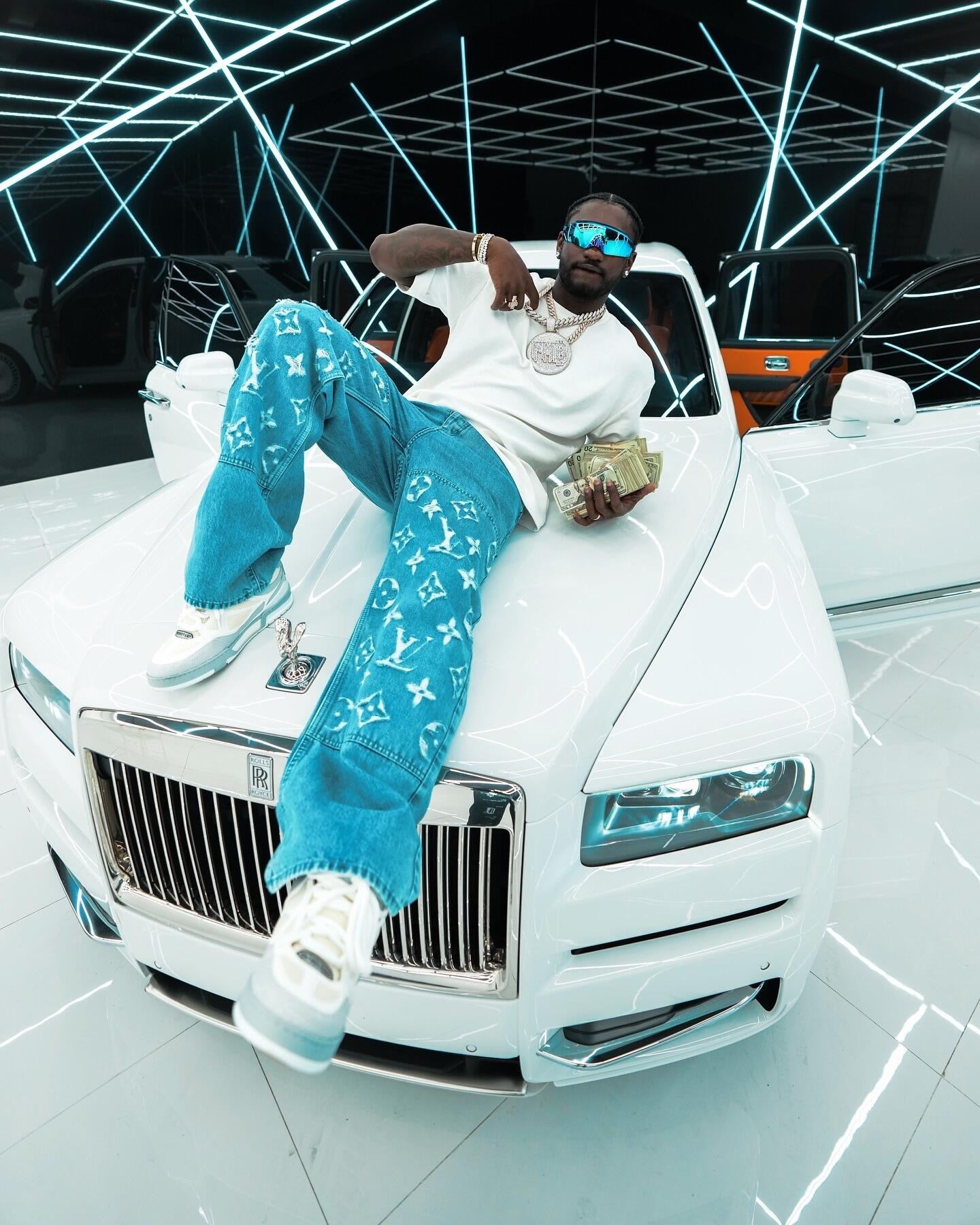 2026 New Arrival LY Washed Distressed Jeans (MM014-C30)