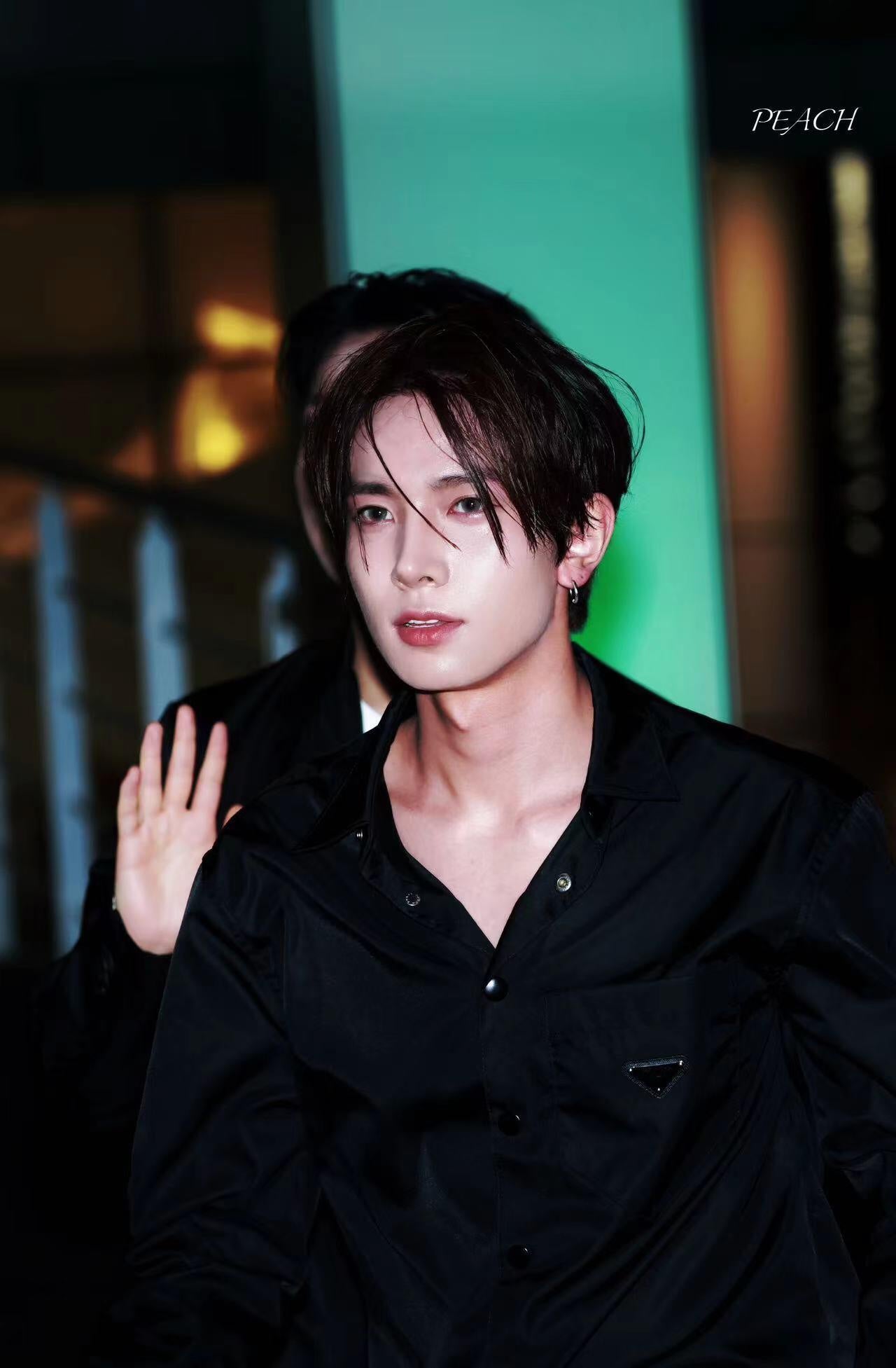 2026 New Triangle Brand Nylon Shirt (MM069-B40)