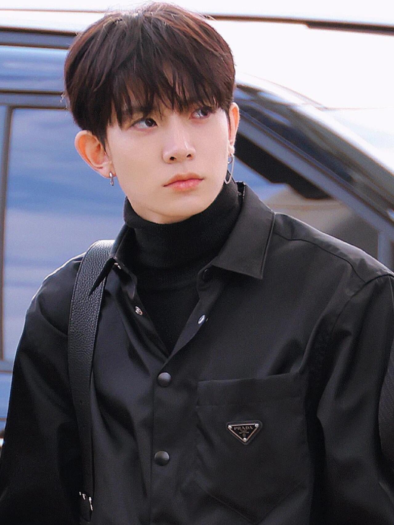 2026 New Triangle Brand Nylon Shirt (MM069-B40)