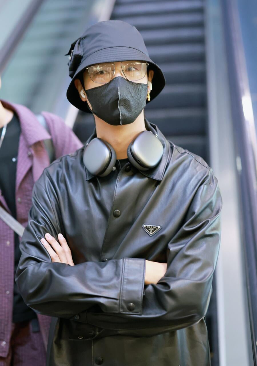 2026 New Triangle Brand Single-Breasted Leather Jacket (25294-C00)