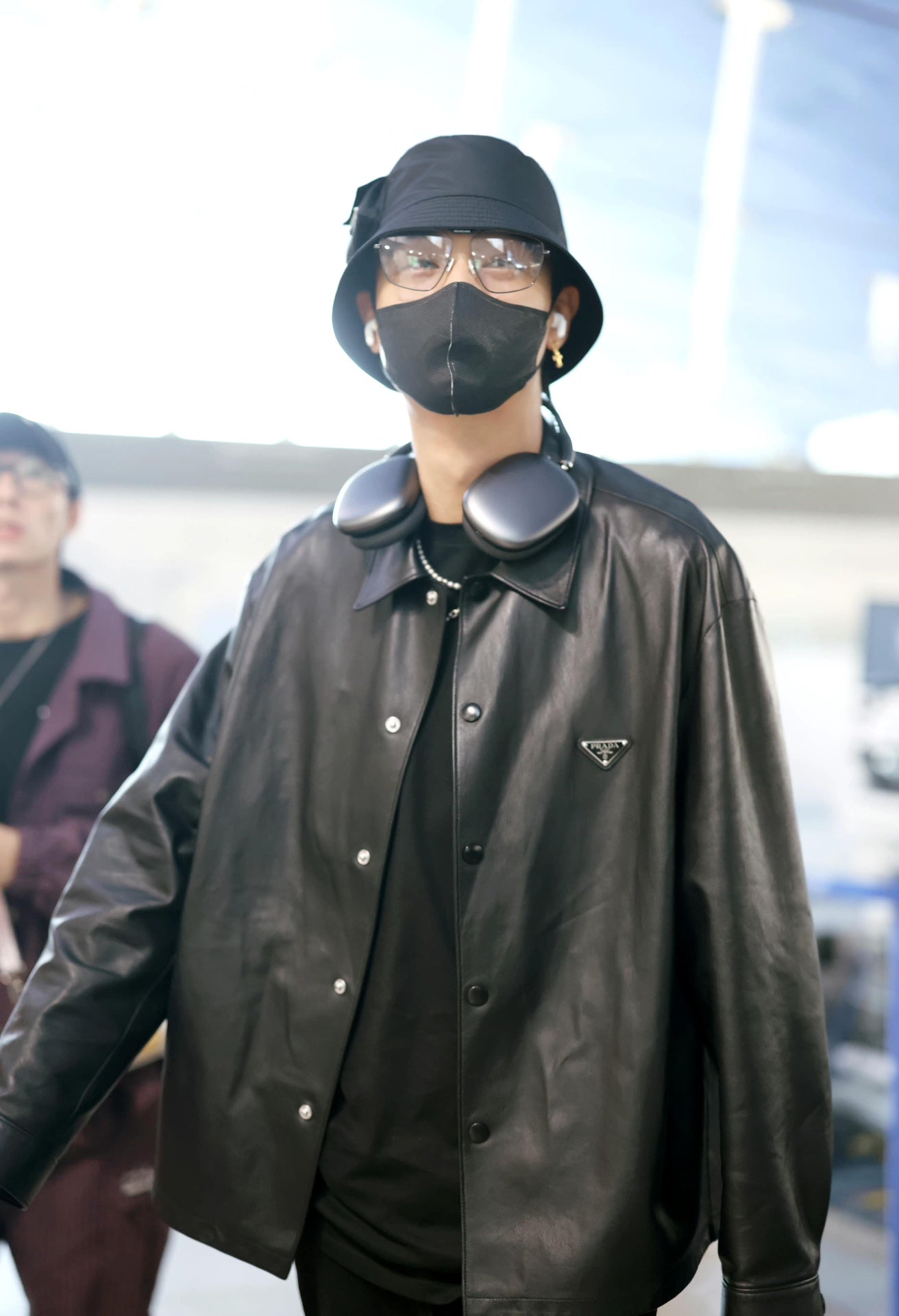 2026 New Triangle Brand Single-Breasted Leather Jacket (25294-C00)