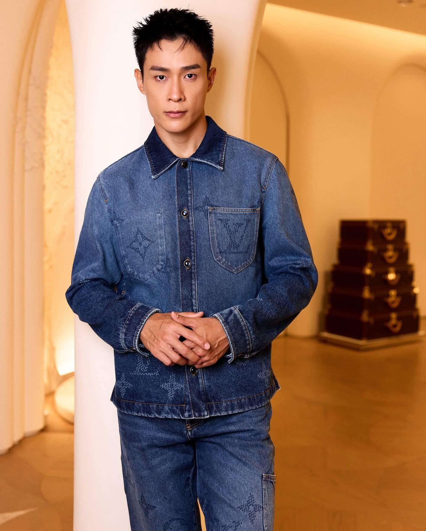 2026 New LY Gradient Logo Jacket (BB725-C40)