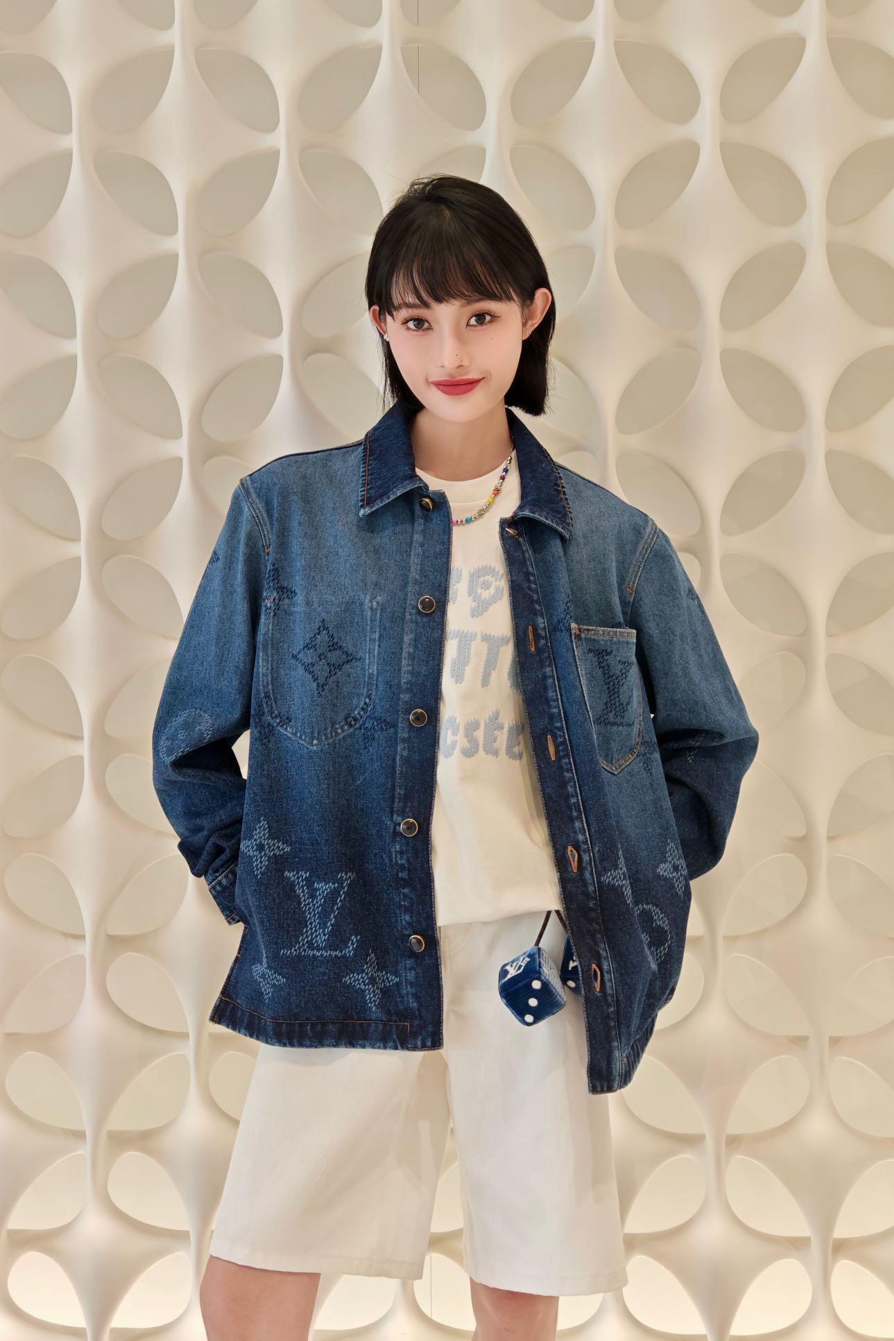 2026 New LY Gradient Logo Jacket (BB725-C40)