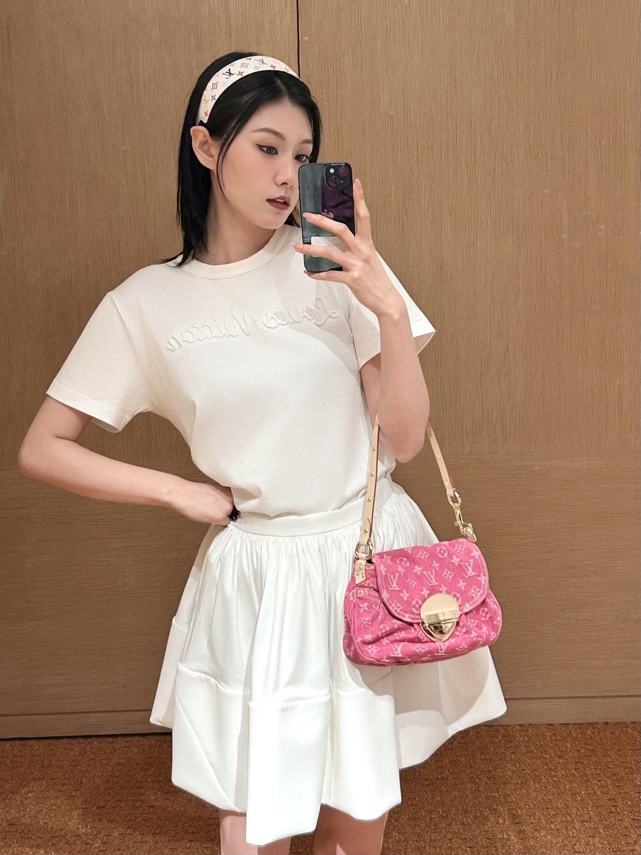 2026 Women’s LY Logo Embroidered Short-Sleeved T-Shirt (EE409)