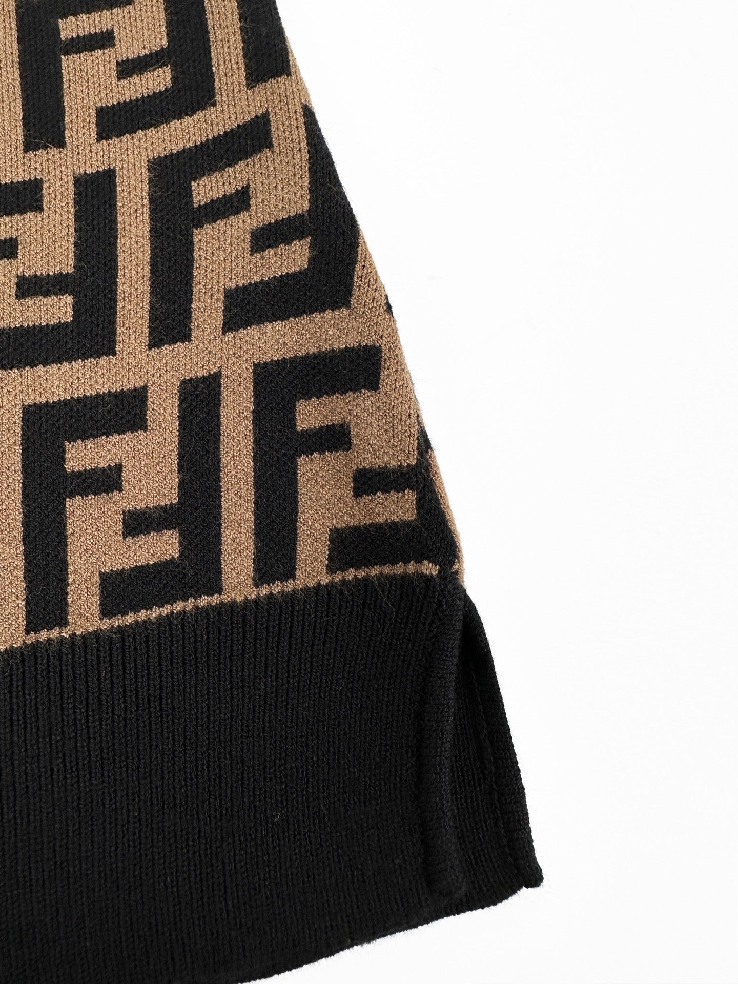 2026 Women's FF Full-Print Round-neck Sweater (DD170)