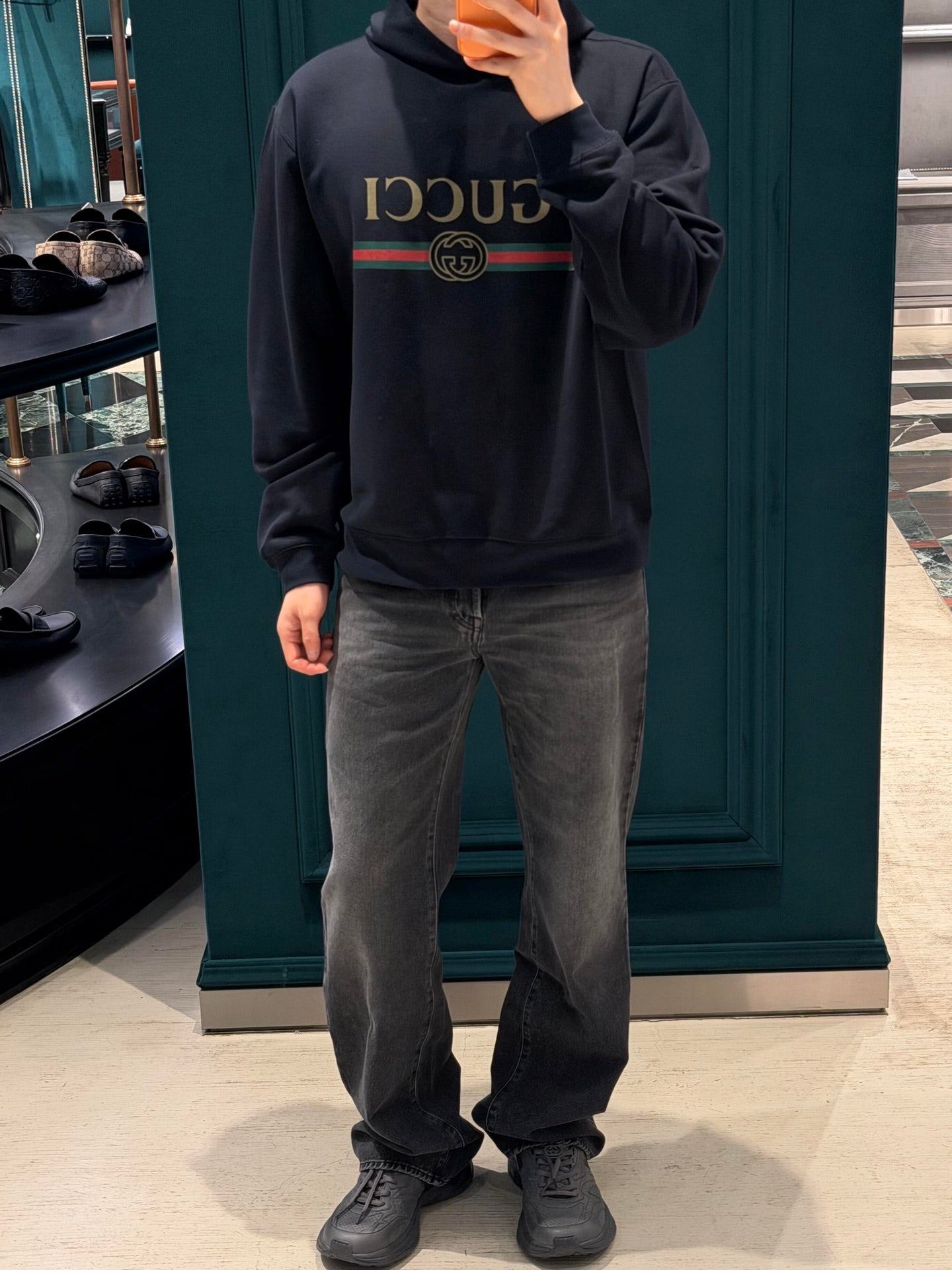 2026 New Model GU Printed Hooded Sweatshirt (AA686-B00)