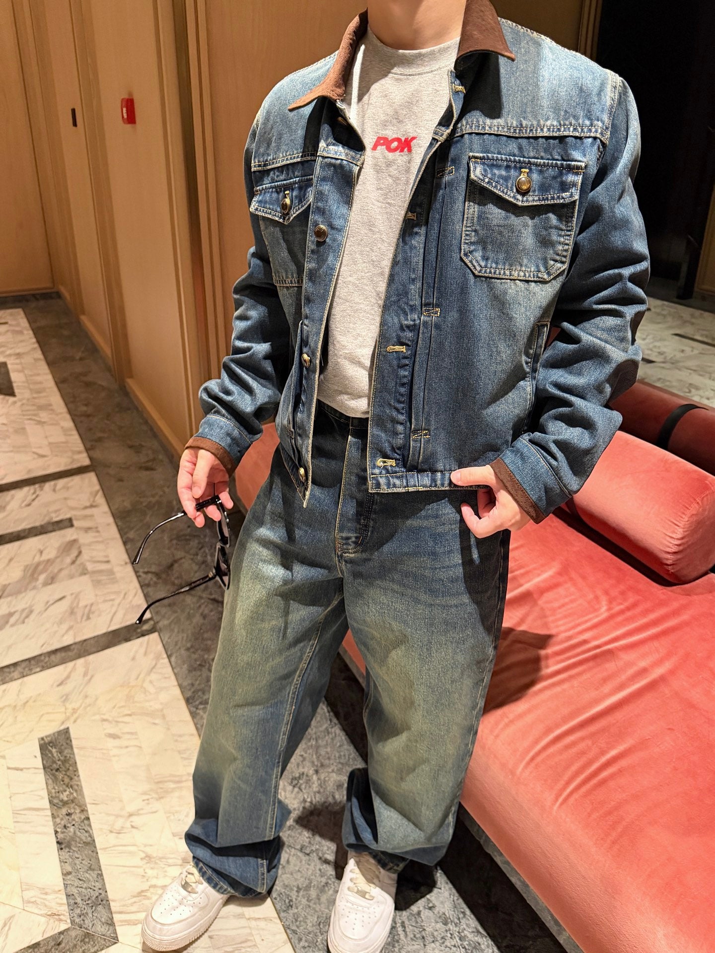 2026 New Model LY Leather Detail Pockets Denim Jeans (BB4018-B80)
