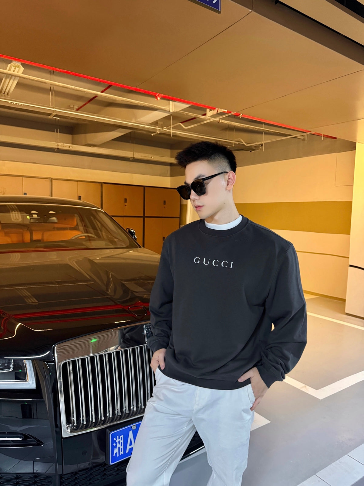 2026 New Model GU Logo Printed Sweatshirt (AA1063-A60)