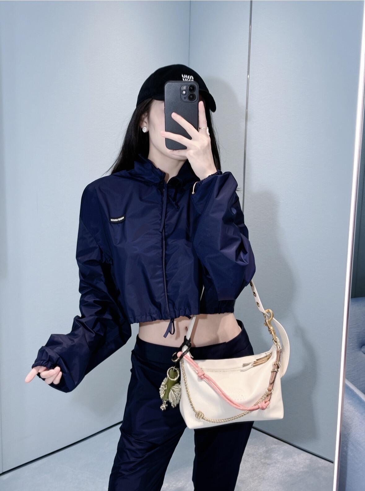 2026 Women's MM Logo Zipper Coat (DD196)