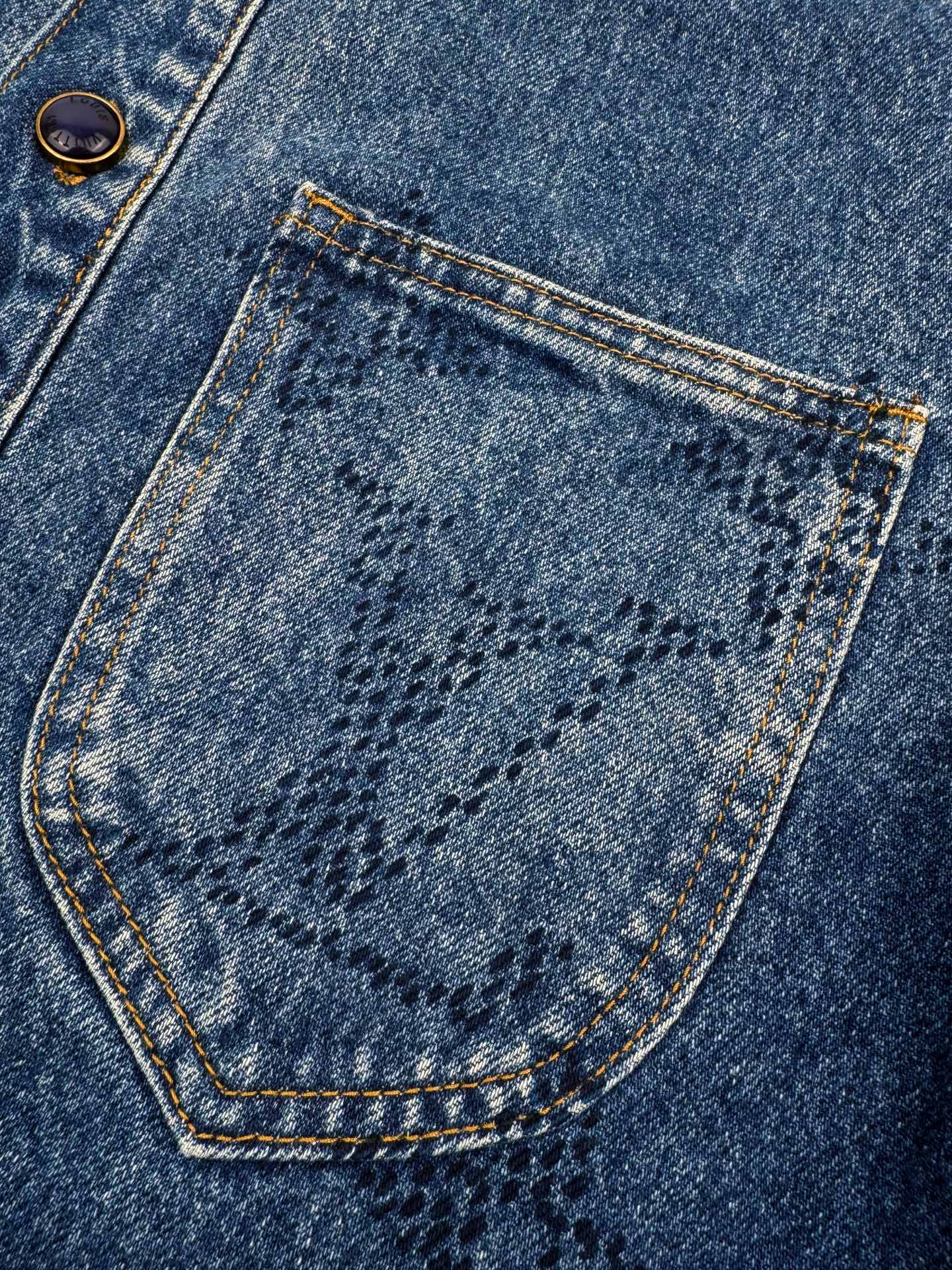 2026 New LY Gradient Logo Jacket (BB725-C40)