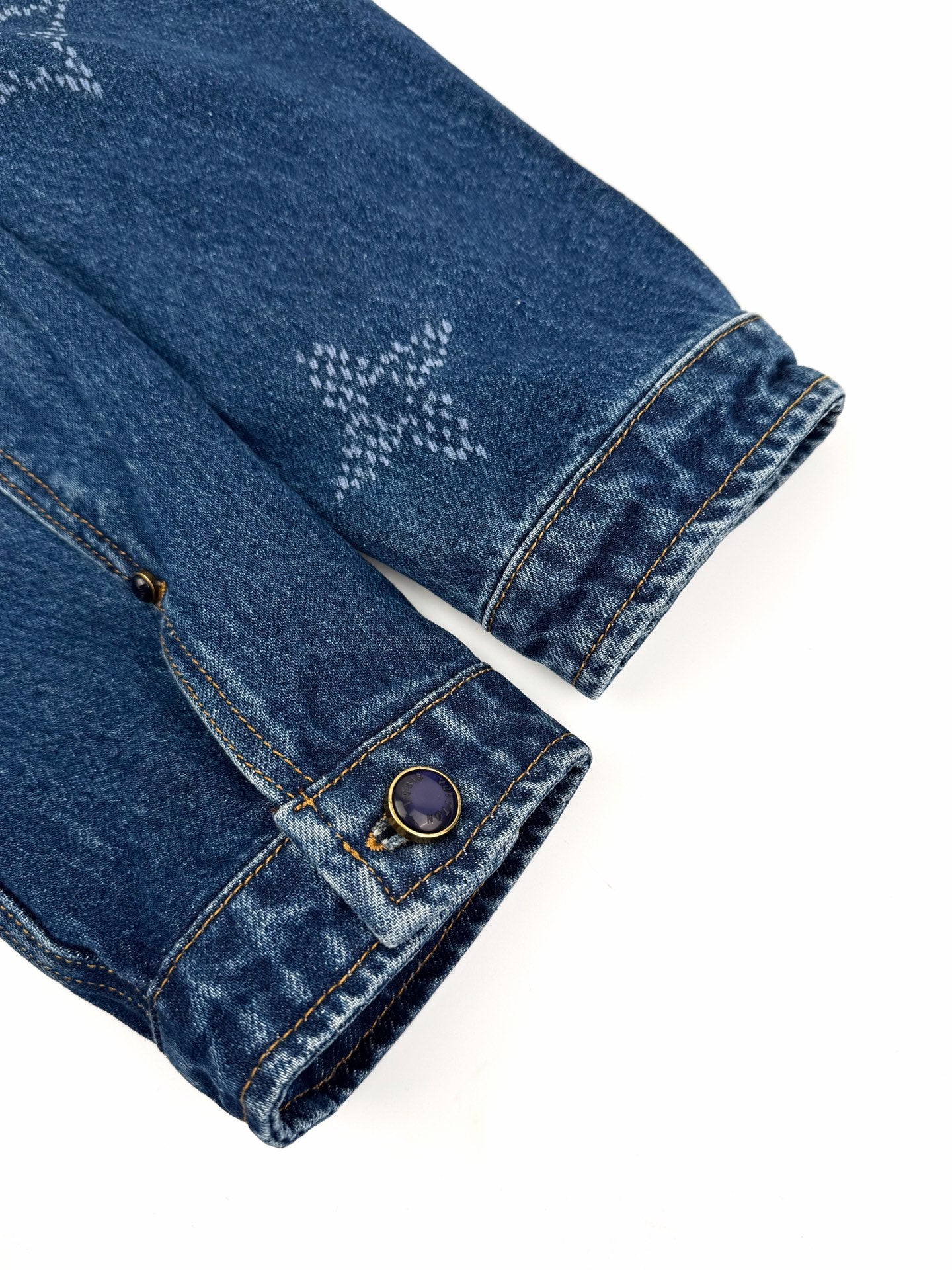 2026 New LY Gradient Logo Jacket (BB725-C40)