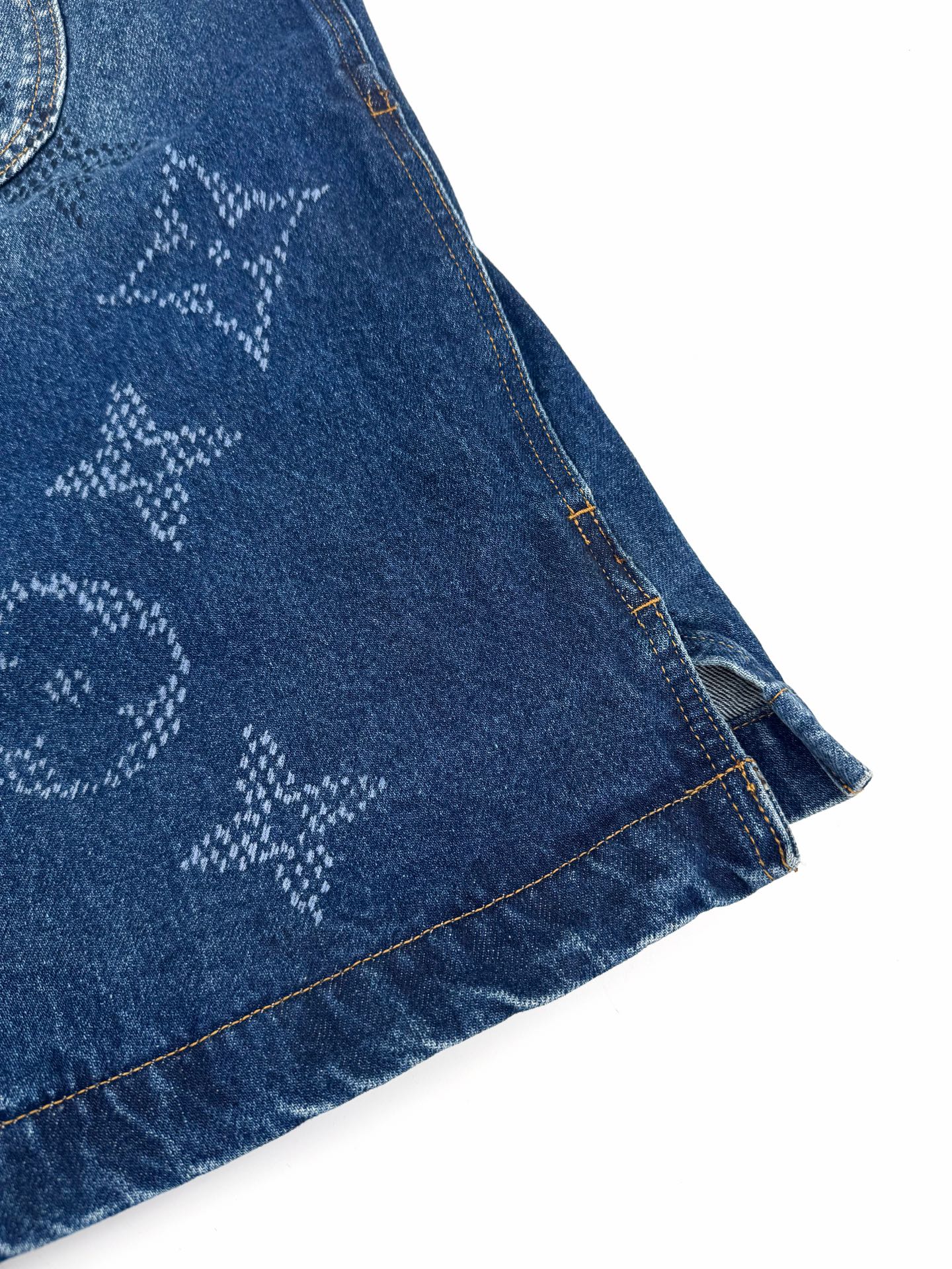 2026 New LY Gradient Logo Jacket (BB725-C40)