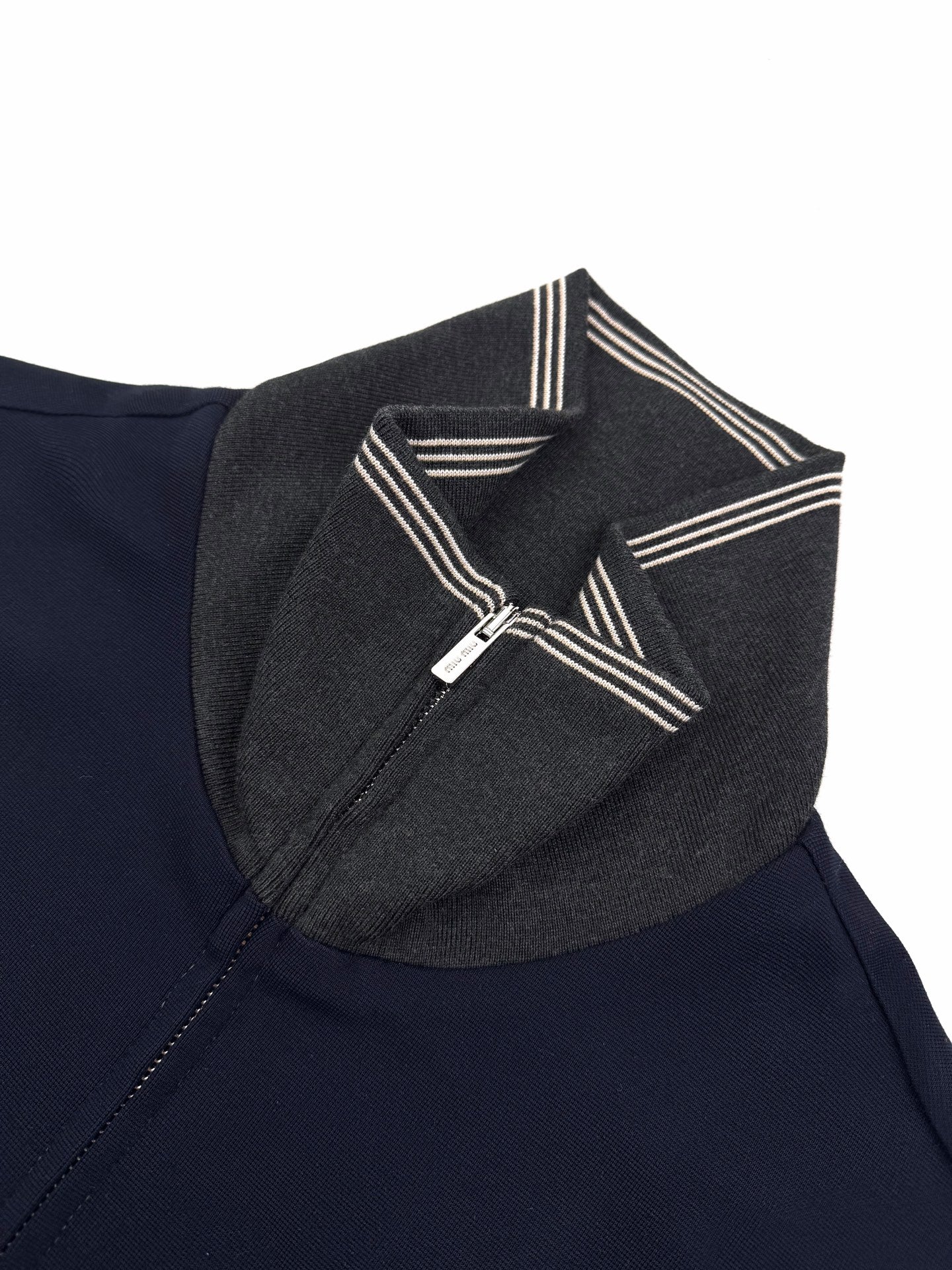 2026 New MM Embroidered Logo Zip Jacket (CC906-C10)