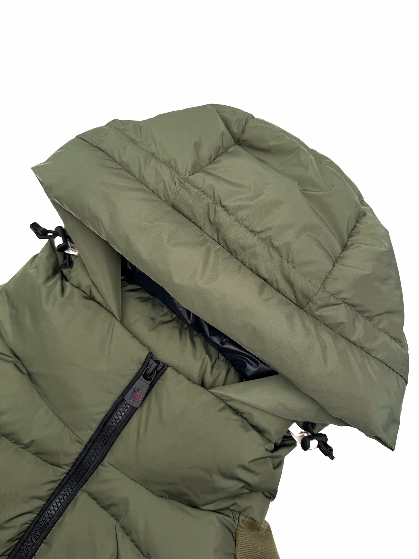 2026 New Mon Logo Woven Patchwork Down Jacket (25378-D10)