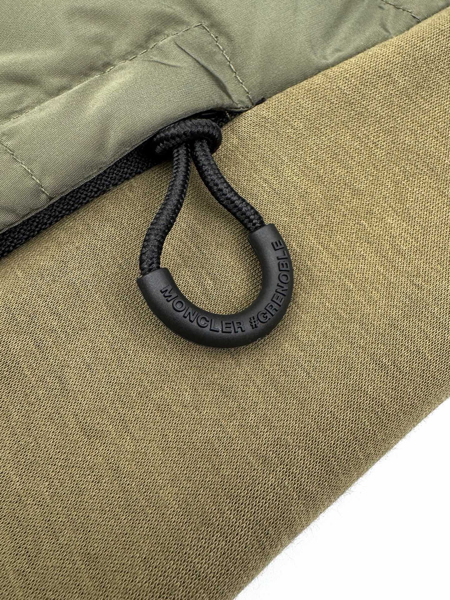 2026 New Mon Logo Woven Patchwork Down Jacket (25378-D10)