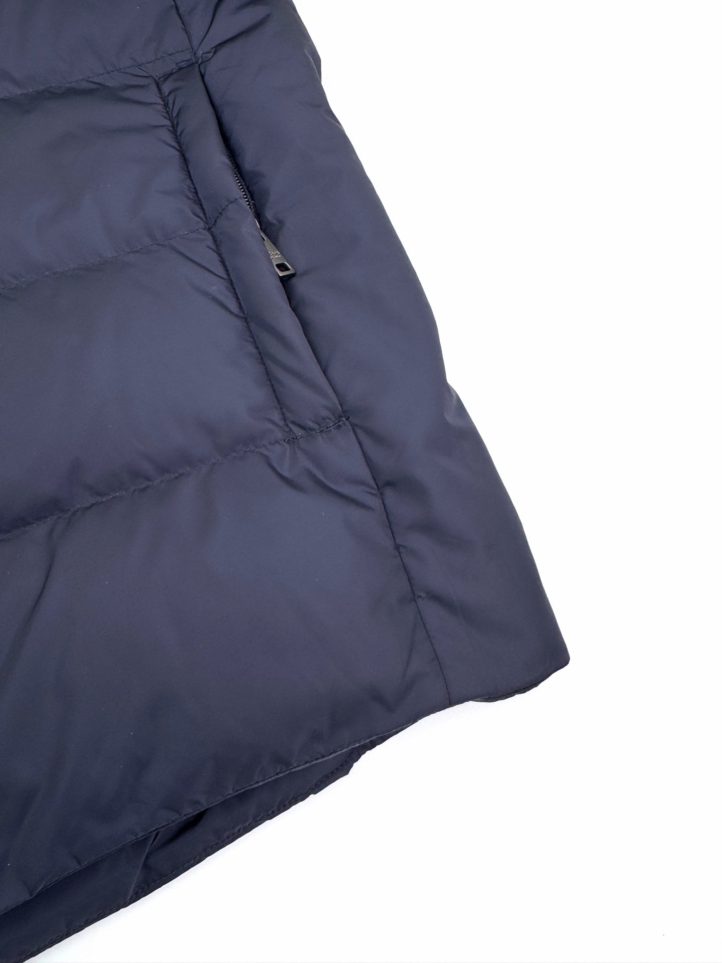 2026 New Triangle Brand Pocket Down Jacket (25297-D65)