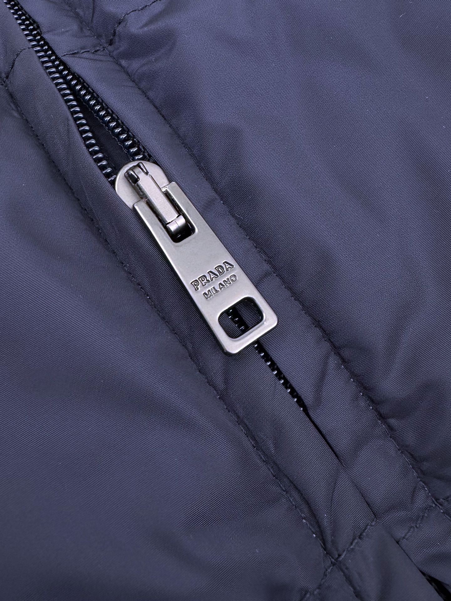 2026 New Triangle Brand Pocket Down Jacket (25297-D65)