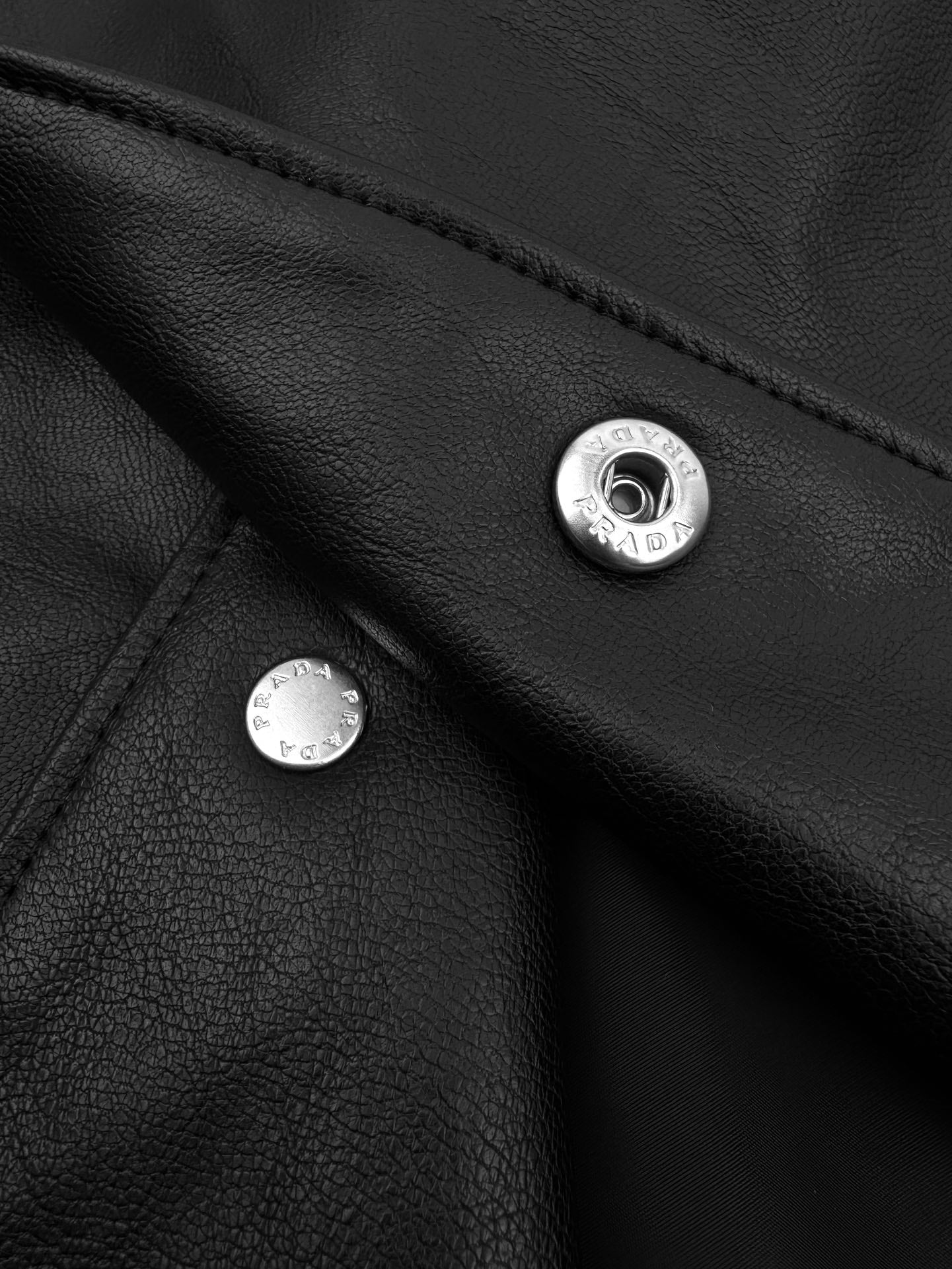 2026 New Triangle Brand Single-Breasted Leather Jacket (25294-C00)