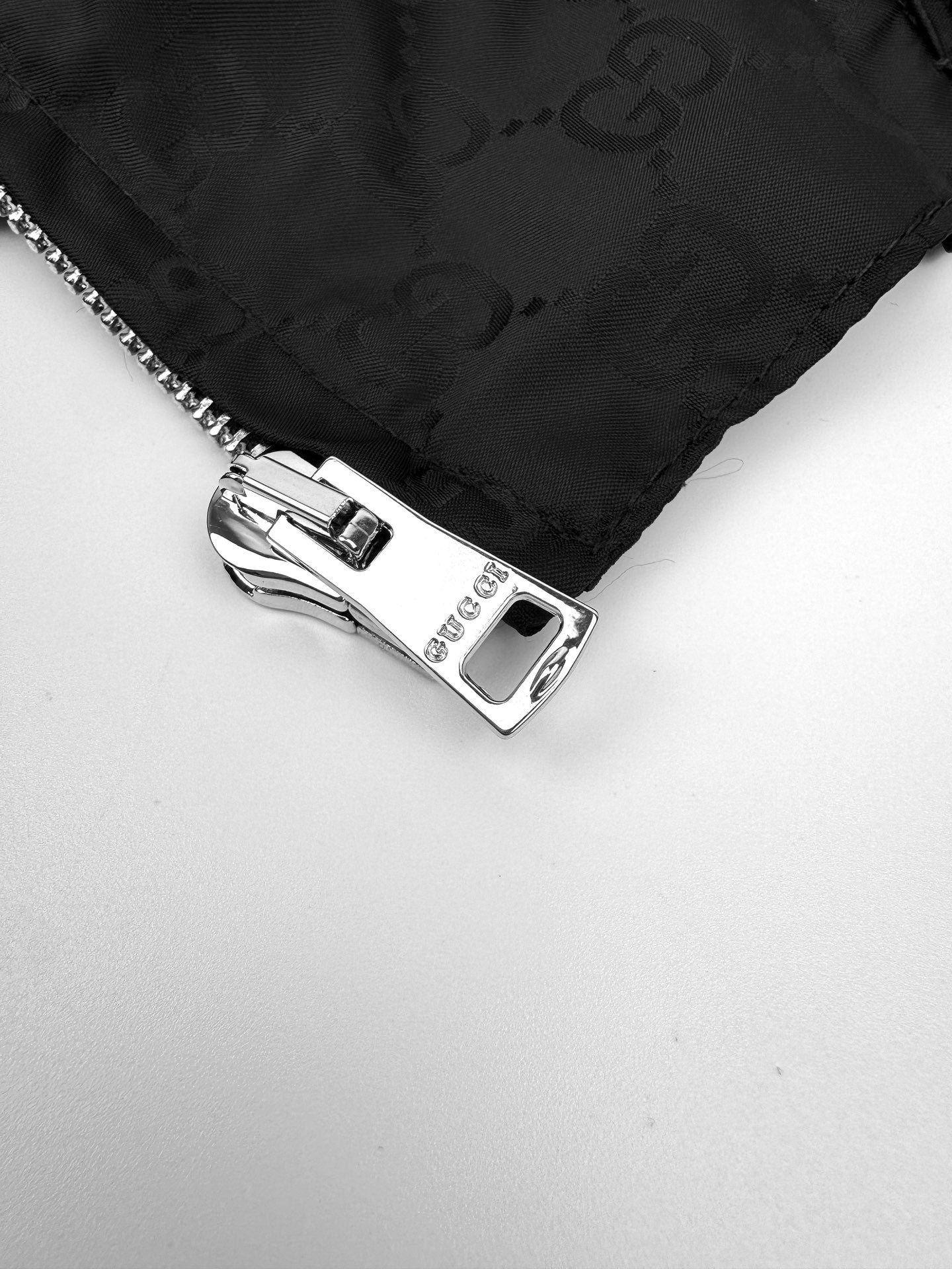 2026 New GU All-Over GG Print Zip Jacket (BB704-C05)