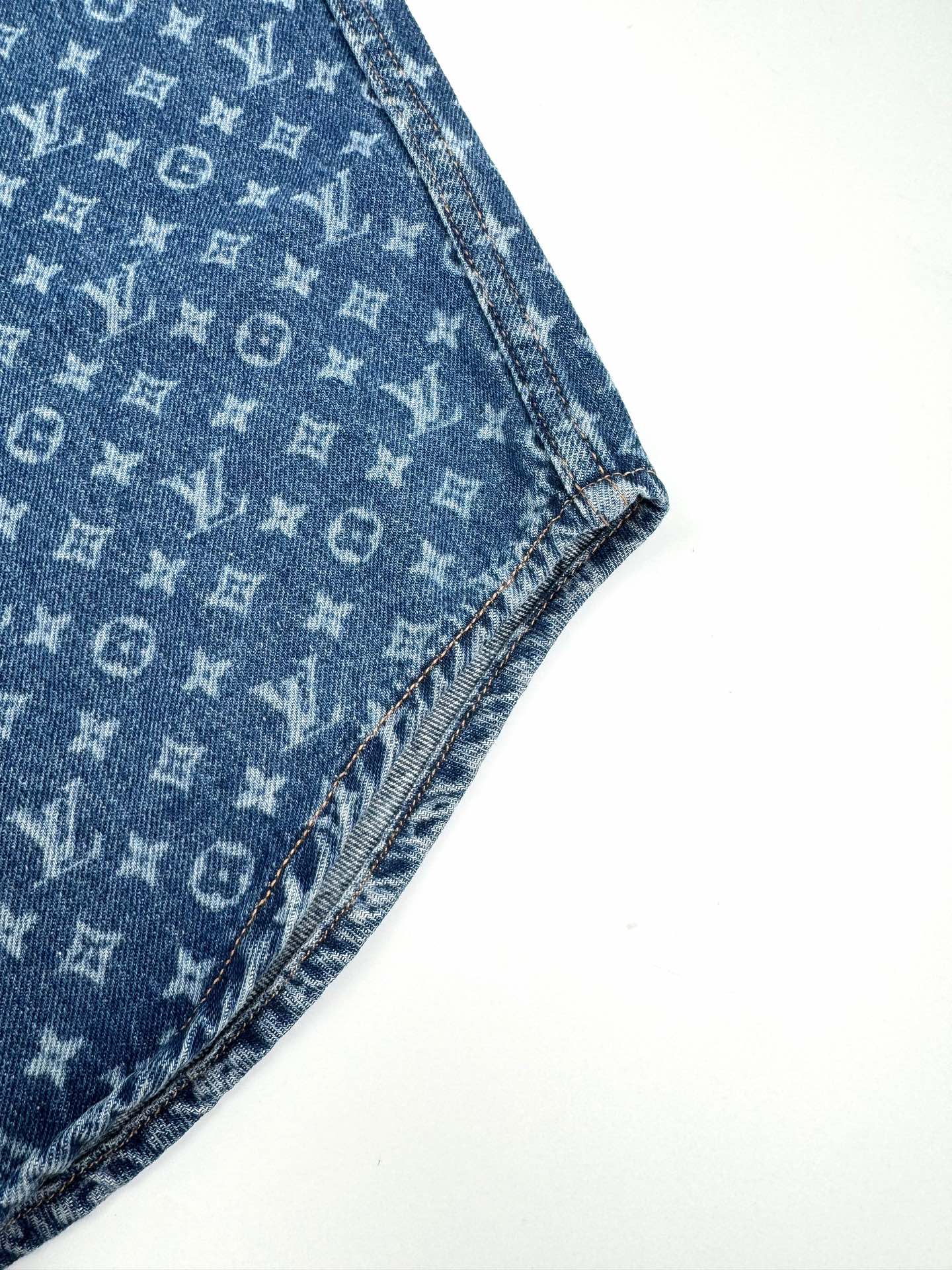 2026 New LY All-Over Print Denim Jacket (BB706-C05)