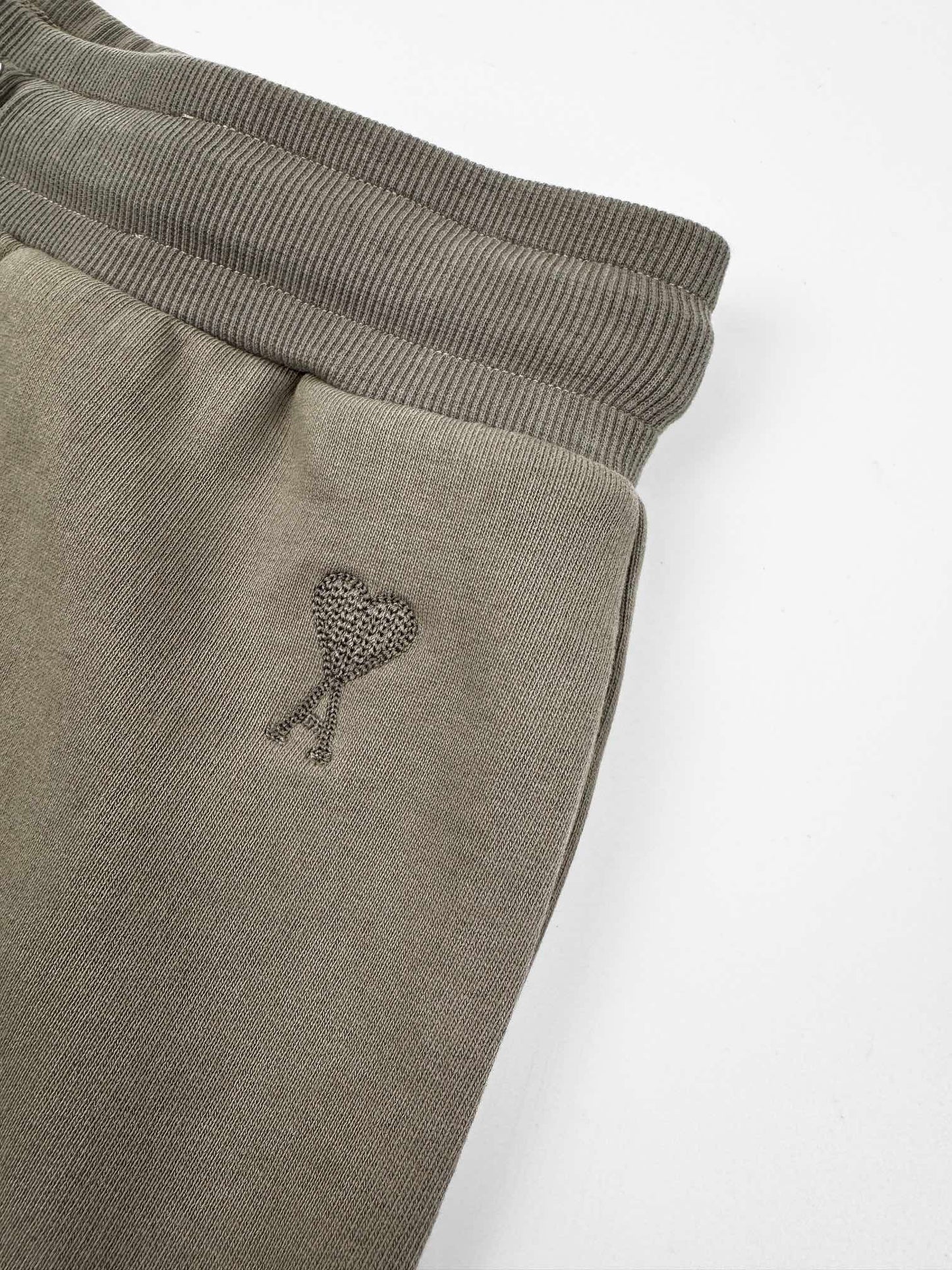 2026 New Heart A Heart Embroidered Shorts (MM037-A50)