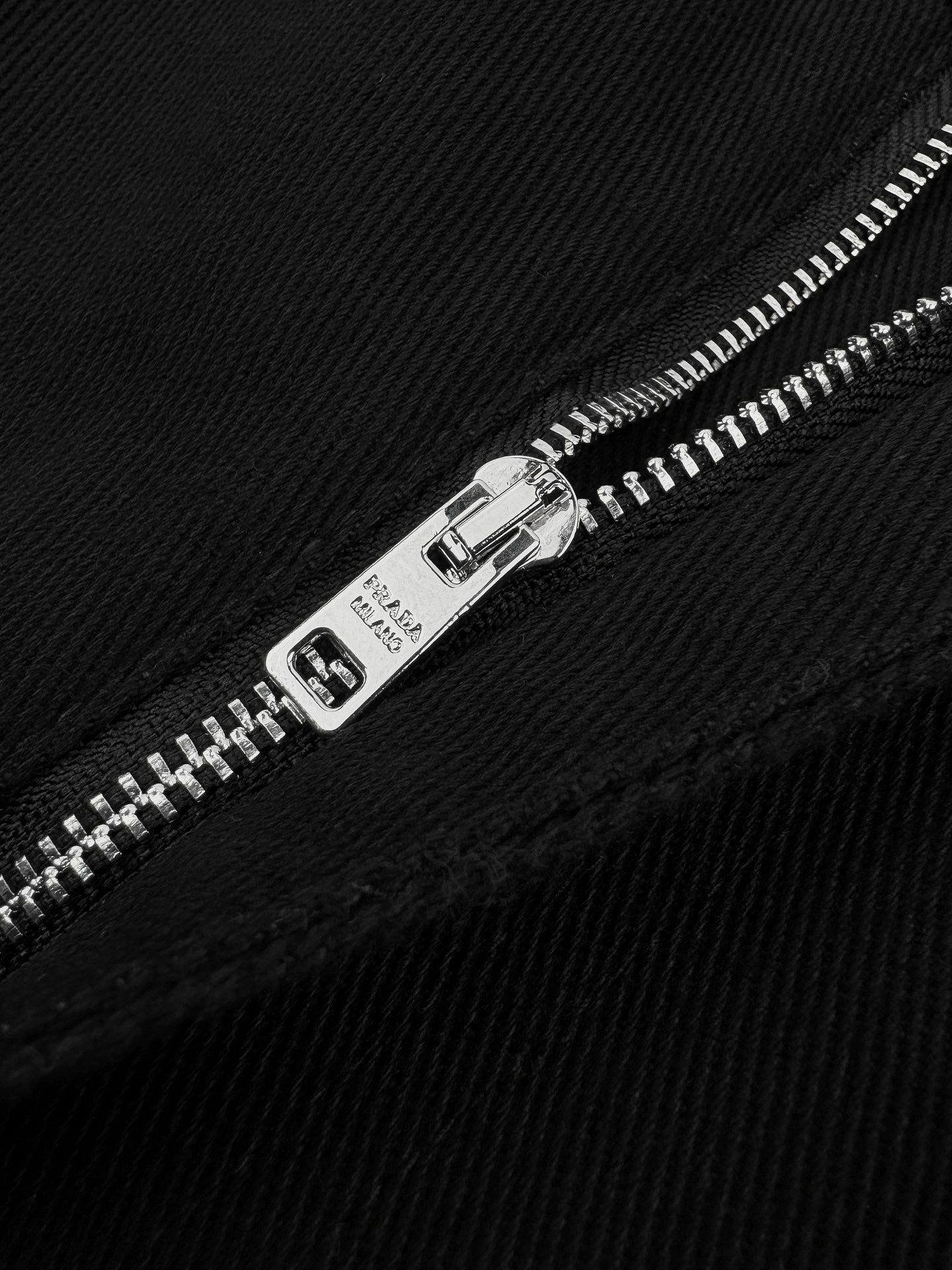 2026 New Triangle Brand Trousers with Pocket Triangle Logo (MM031-B60)