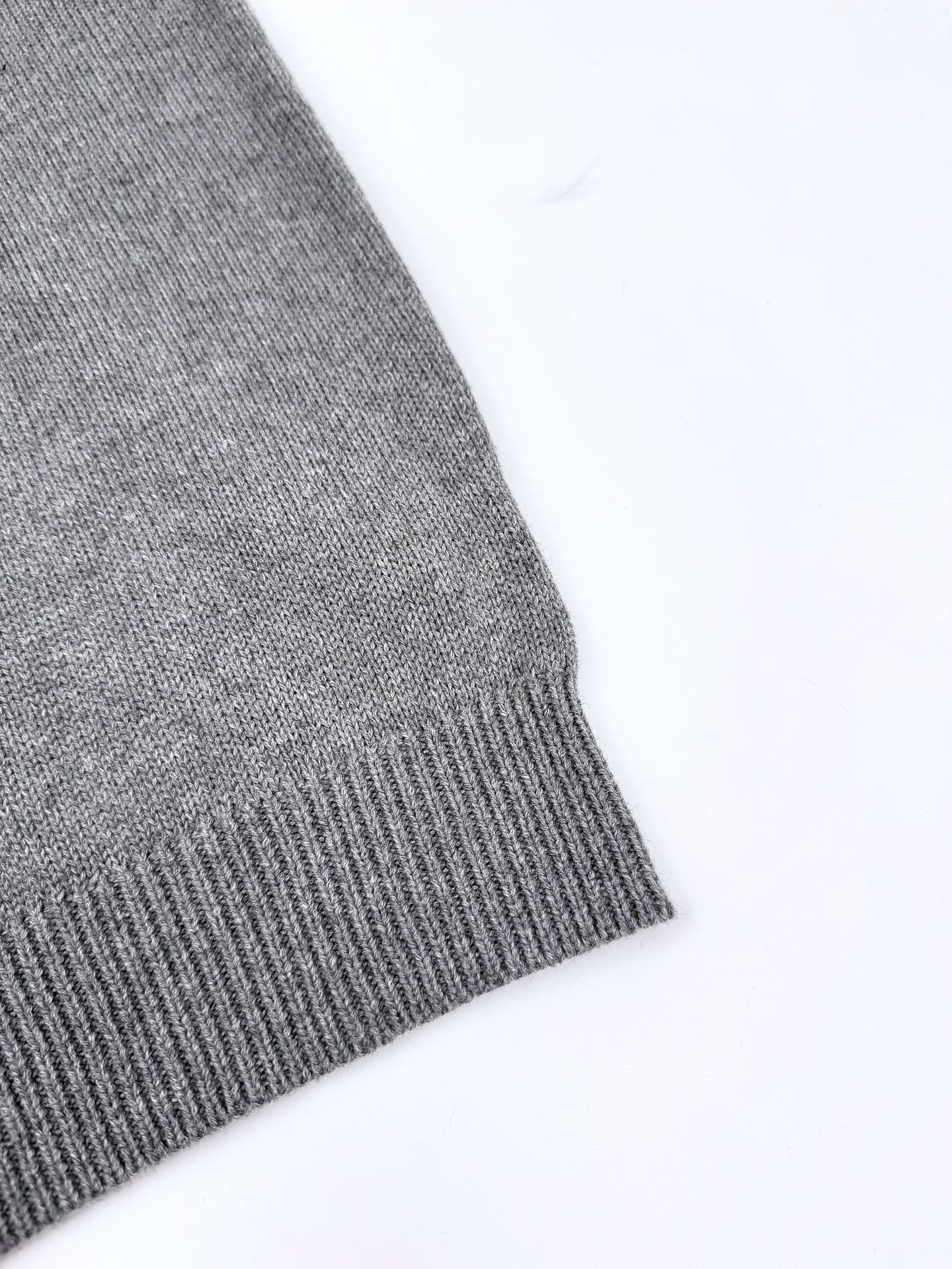 2026 New Arrival GU Embroidered Knit Jumper (25289-B30)