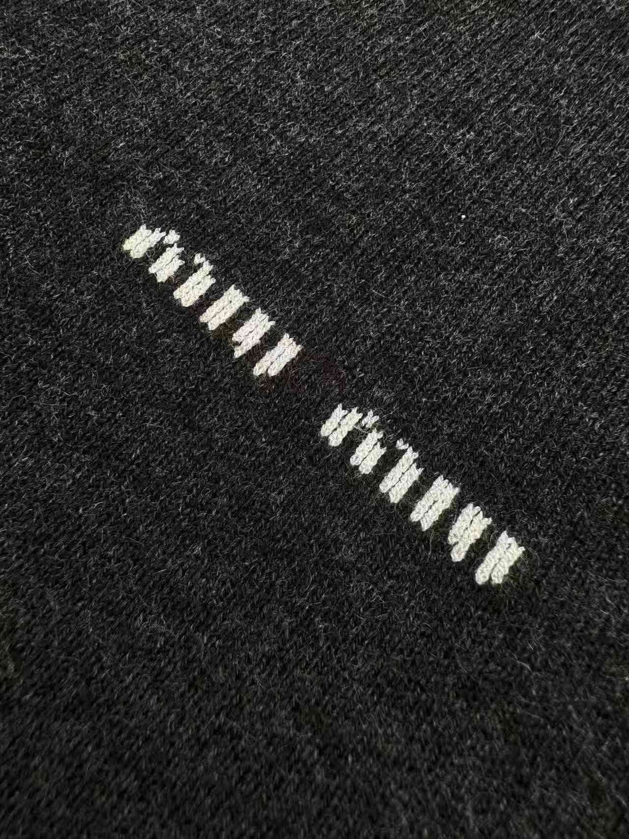 2026 New Arrival MM Embroidered Logo Cardigan (24068-B70)