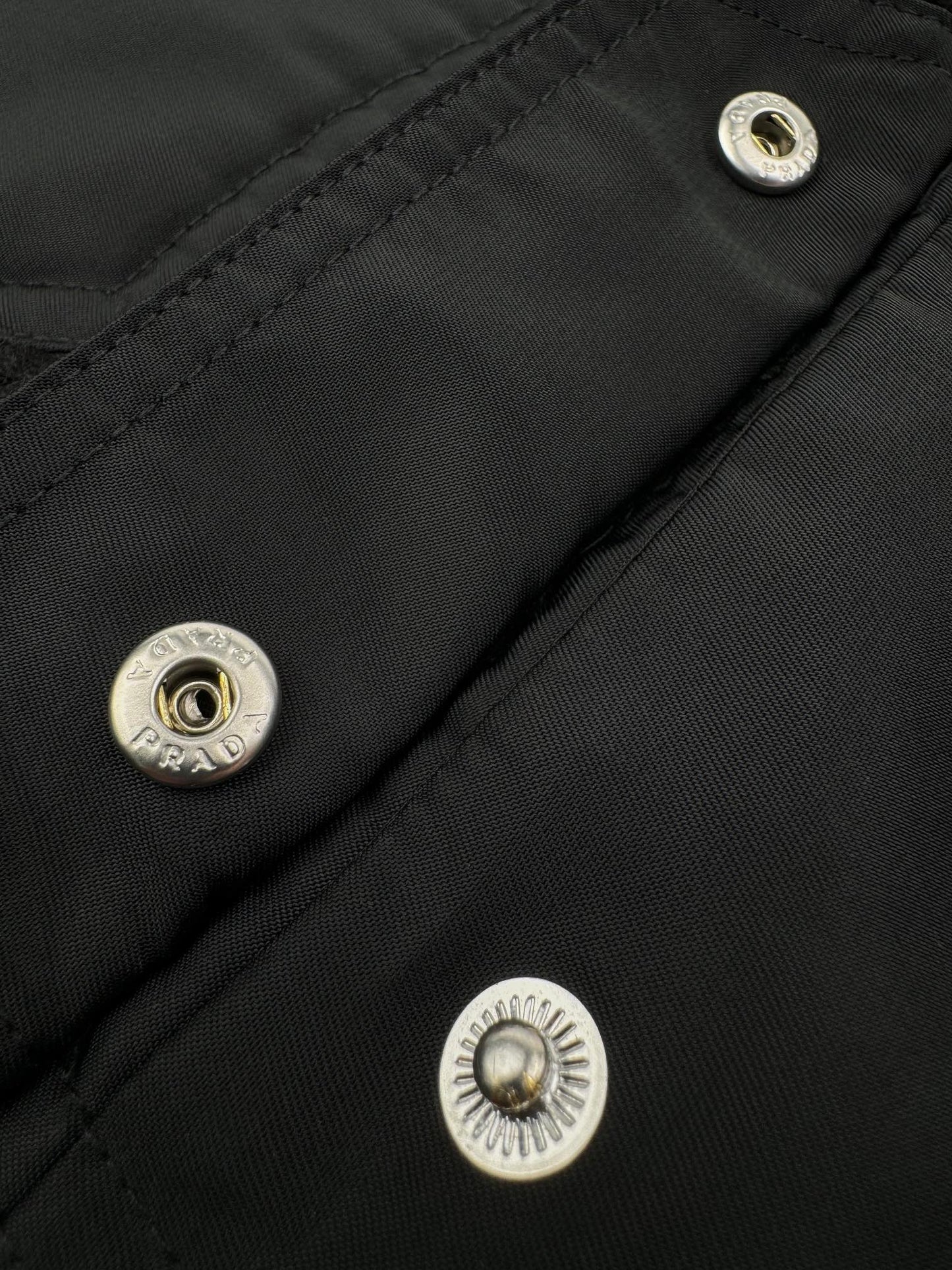 2026 New Triangle Brand Knitted Cardigan (24067-C40)