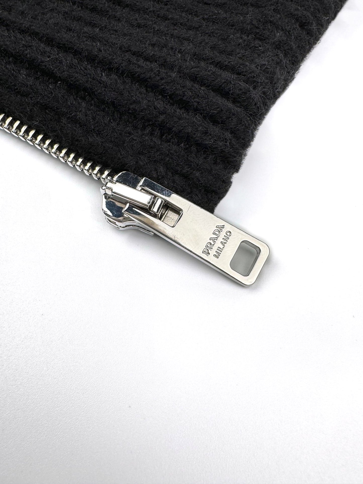 2026 New Triangle Brand Knitted Cardigan (24067-C40)