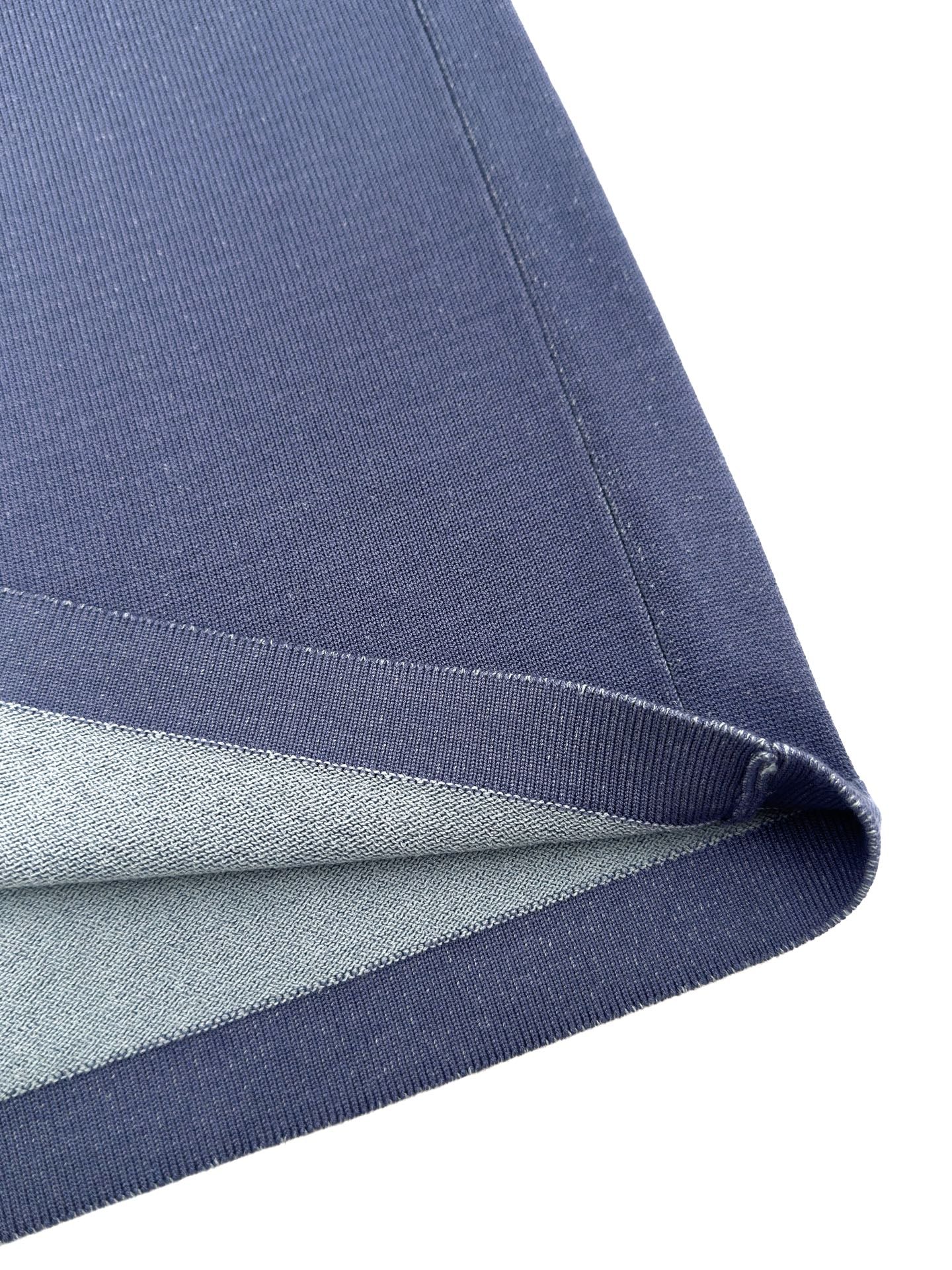 2026 New Triangle Brand Besticktes Poloshirt aus Wollmischung mit Reißverschluss vorne (25127-A70)