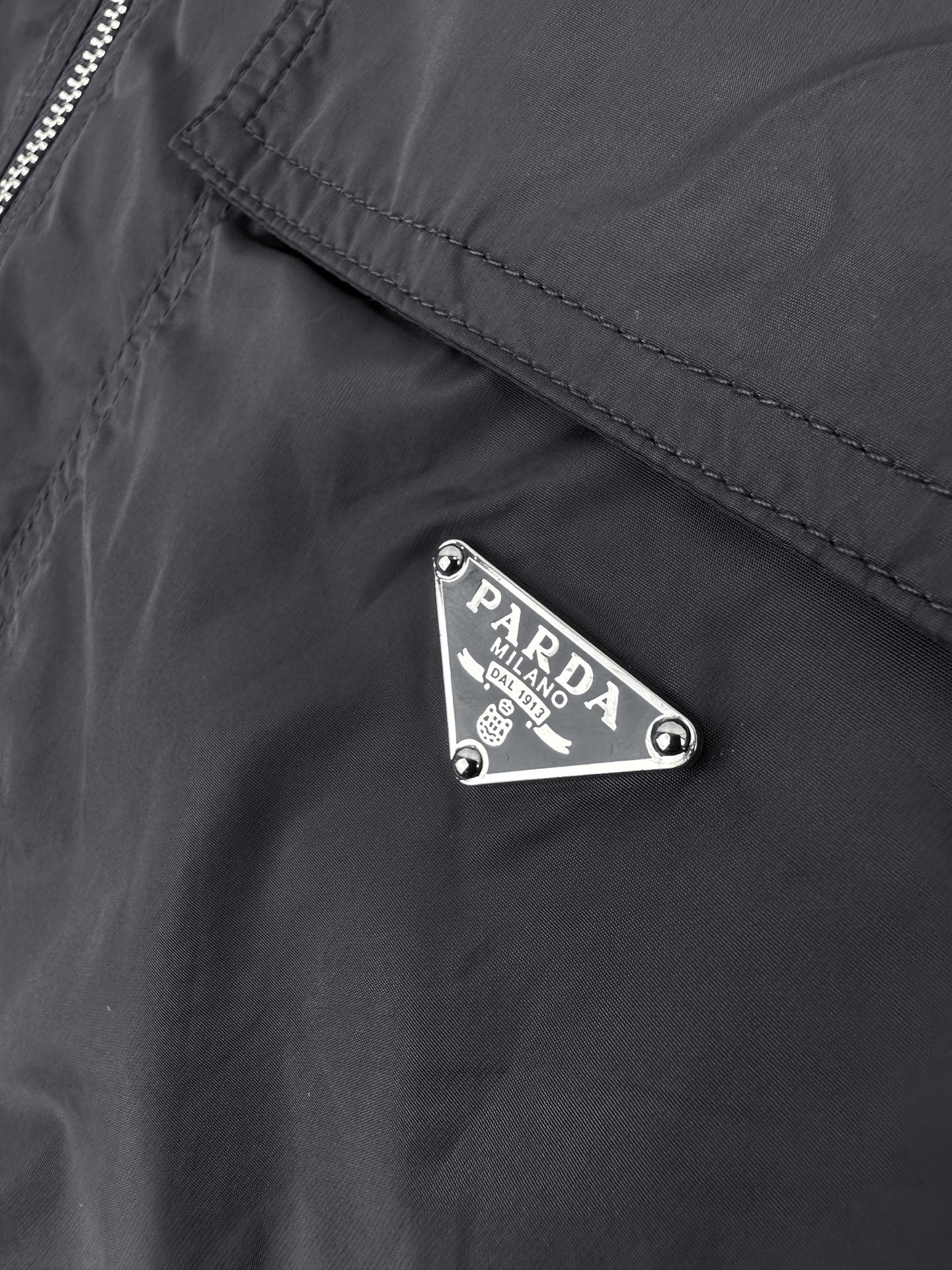 2026 New Triangle Brand Pocket Shirt (AA614-A90)