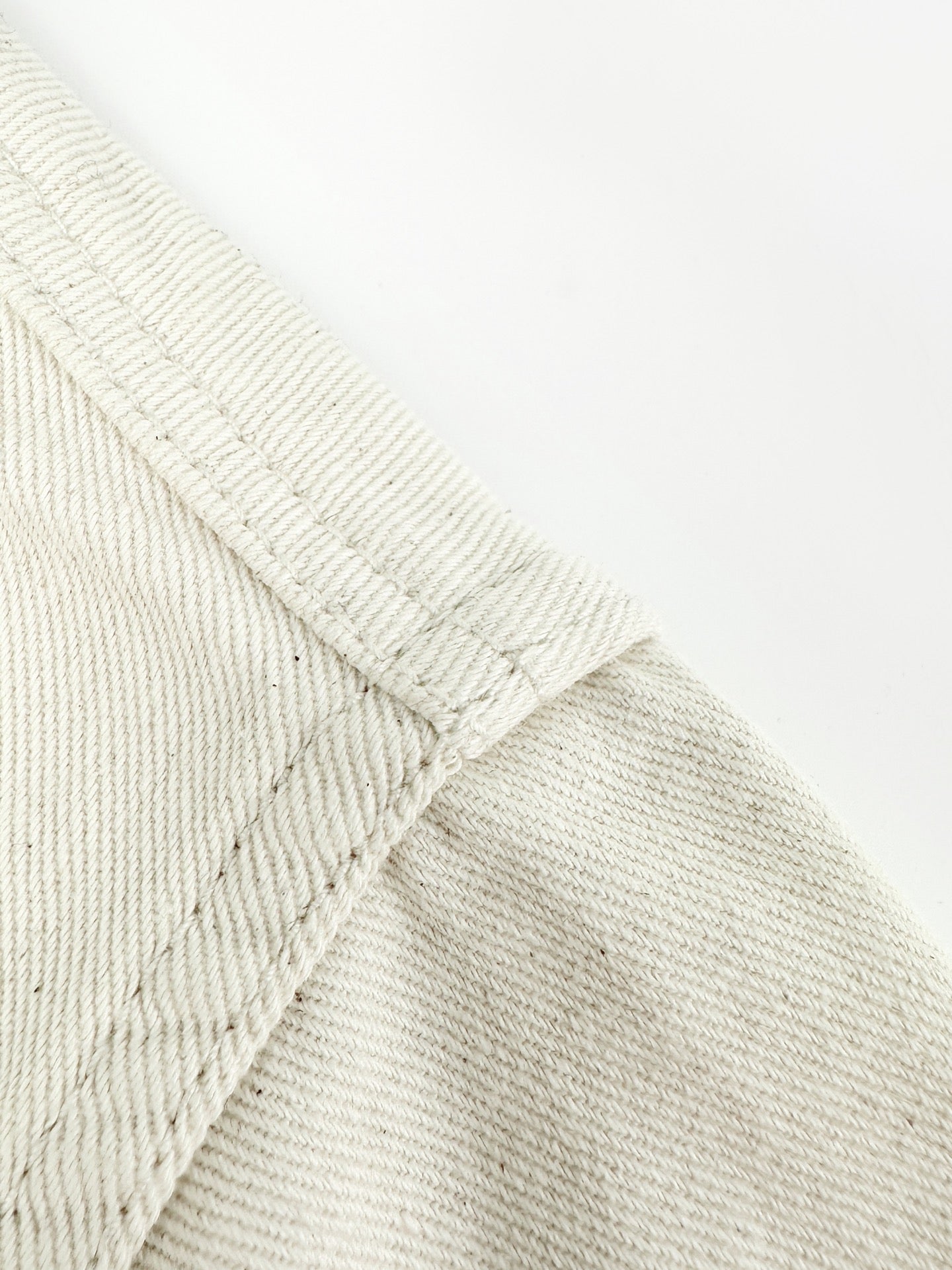 2026 New Triangle Brand Besticktes Poloshirt aus Wollmischung mit Reißverschluss vorne (25127-A70)