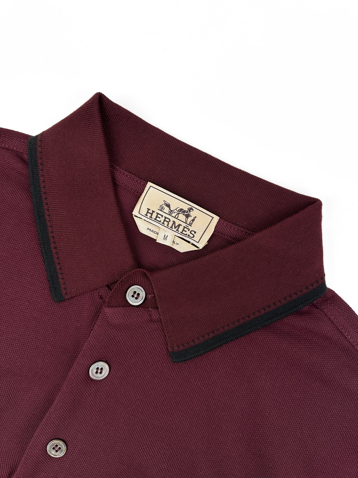 2026 New Saint L Poloshirt mit gestickten Streifen (MM025-A55)