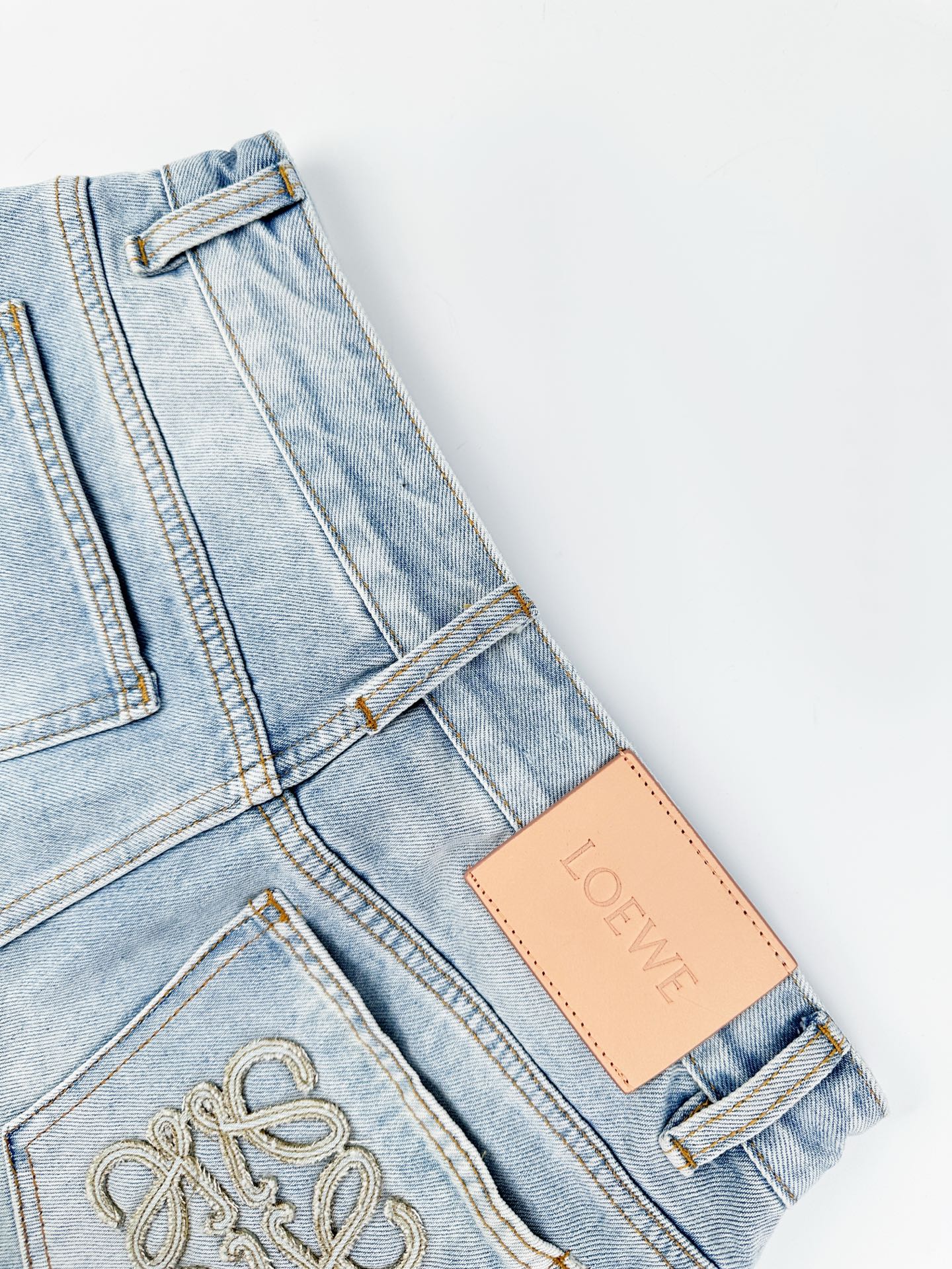 2026 Women’s Way Embroidered Leather Denim Shorts (EE422)
