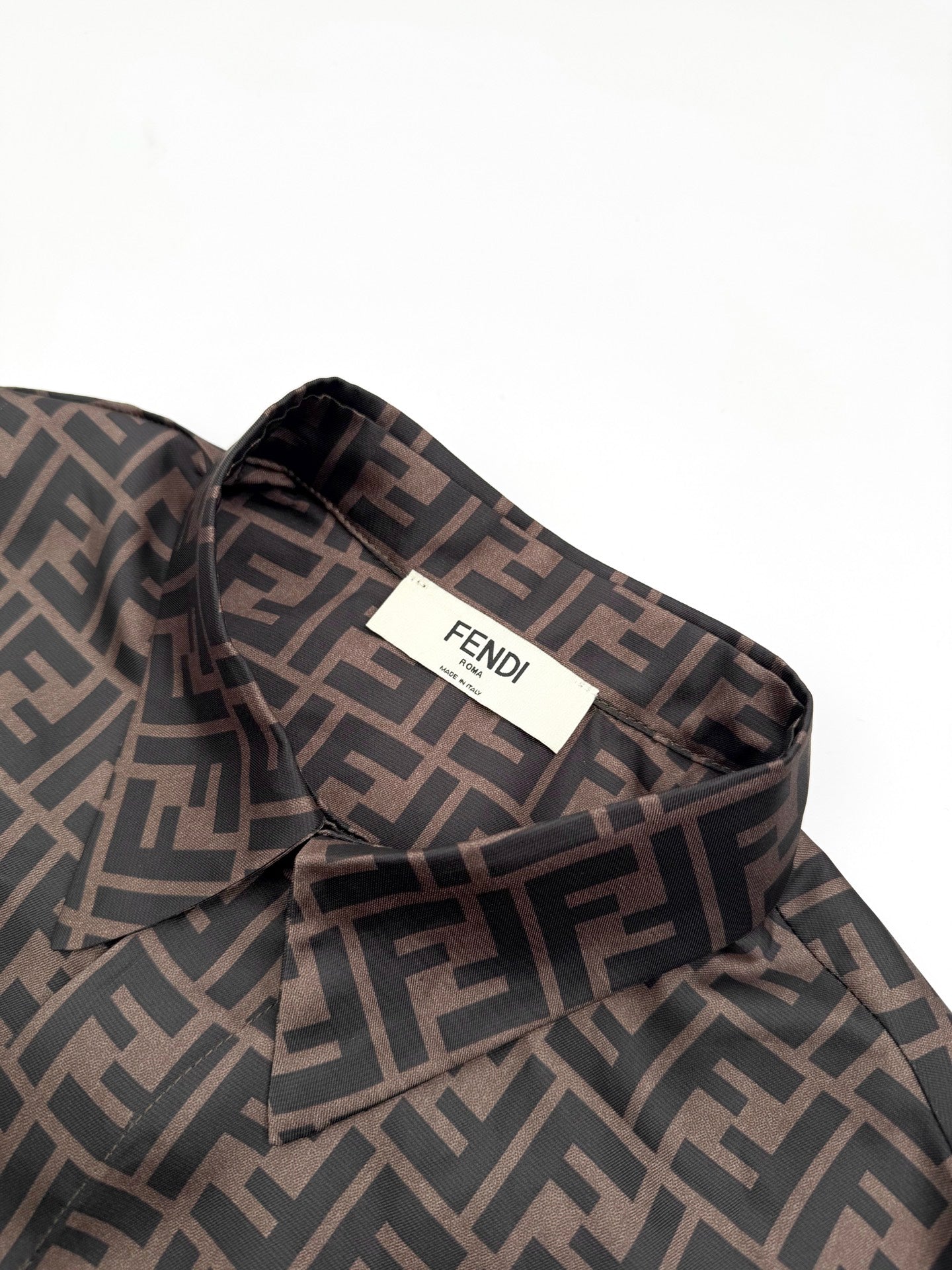 FENDI - FENDITシャツ 2026 Women's FF Full-Print Shirt (DD152) – JAY Clothing Supply
