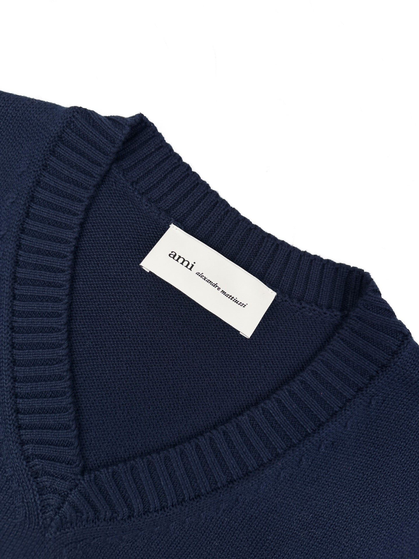2026 New Triangle Brand Besticktes Poloshirt aus Wollmischung mit Reißverschluss vorne (25127-A70)