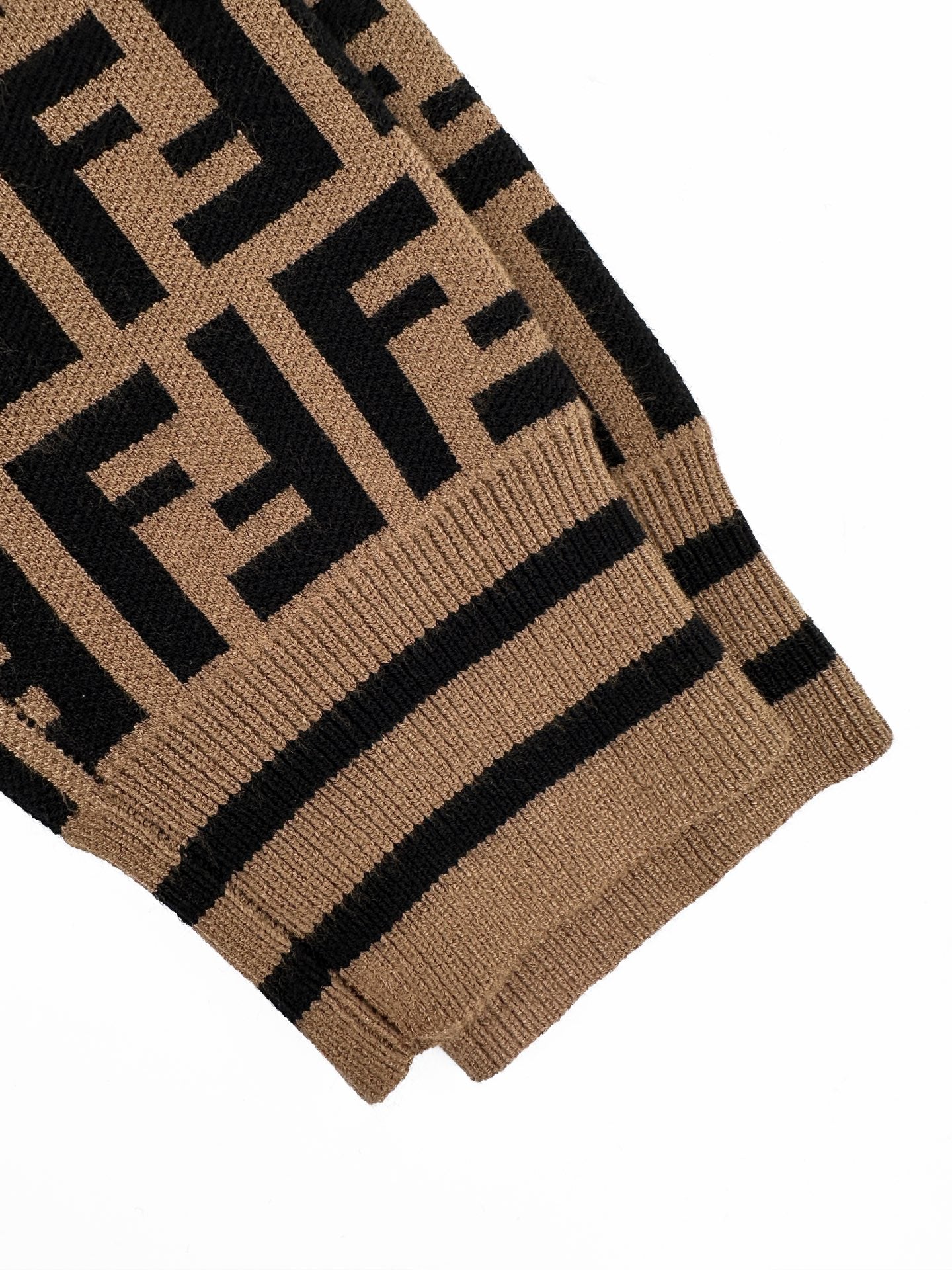 2026 Women's FF Full-Print Round-neck Sweater (DD170)