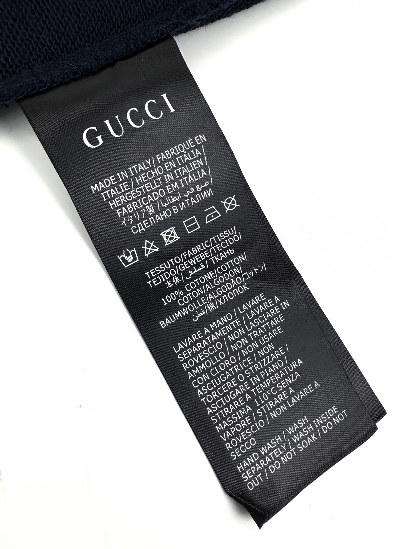 2026 New Model GU Printed Hooded Sweatshirt (AA686-B00)