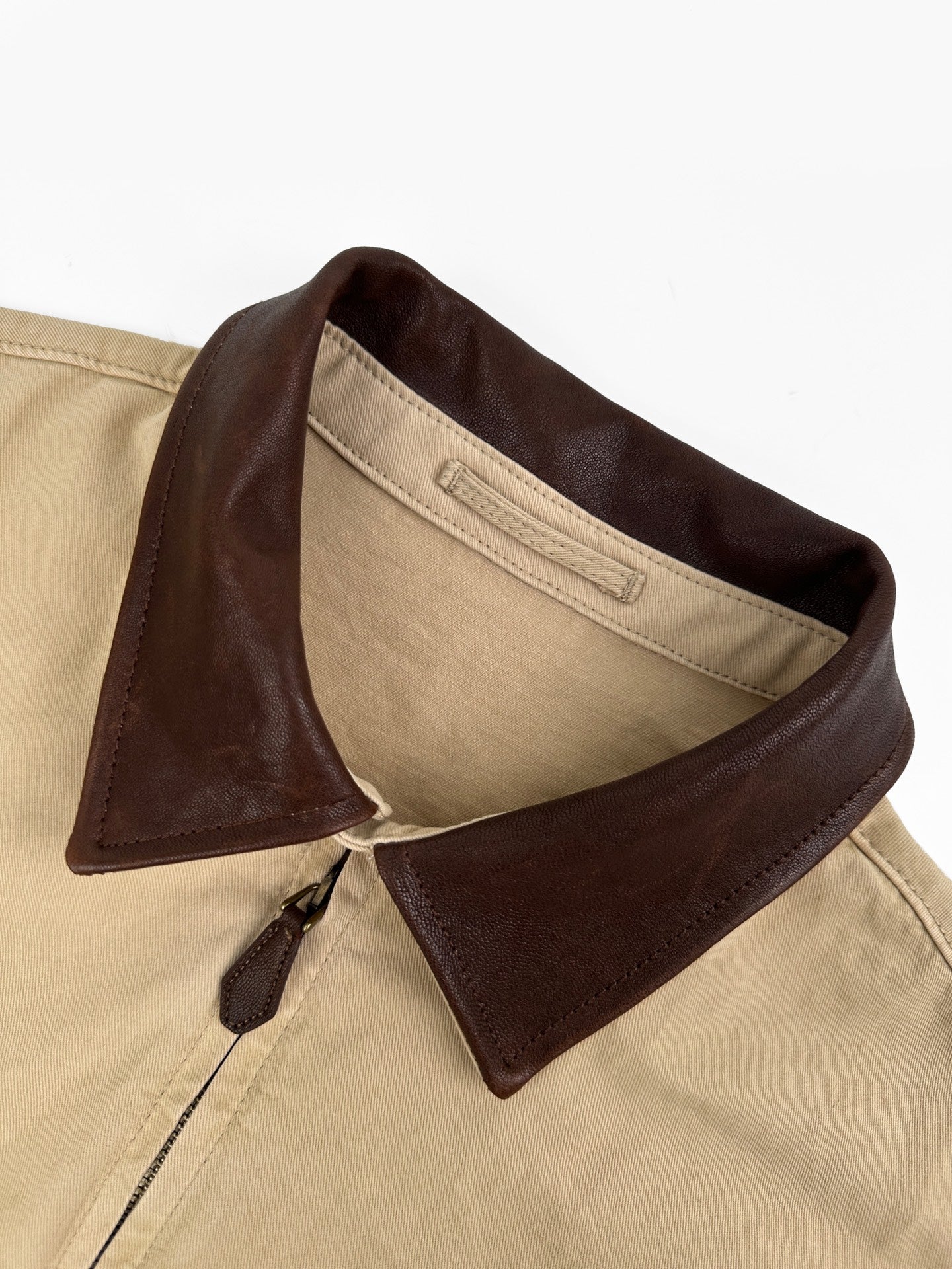 2026 New Model Triangle Brand Embroidered Leather Zipper Coat (BB870-C15)