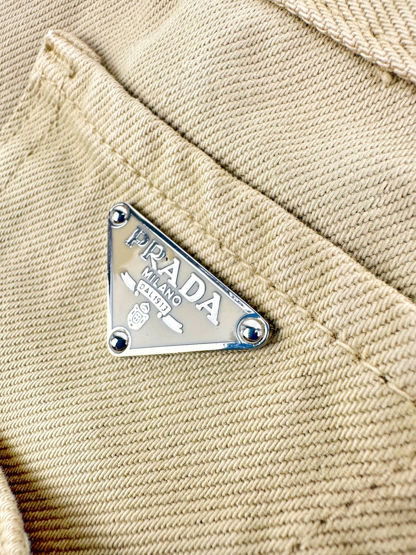 2026 New Model Triangle Brand Denim Pants (BB4015-B60)