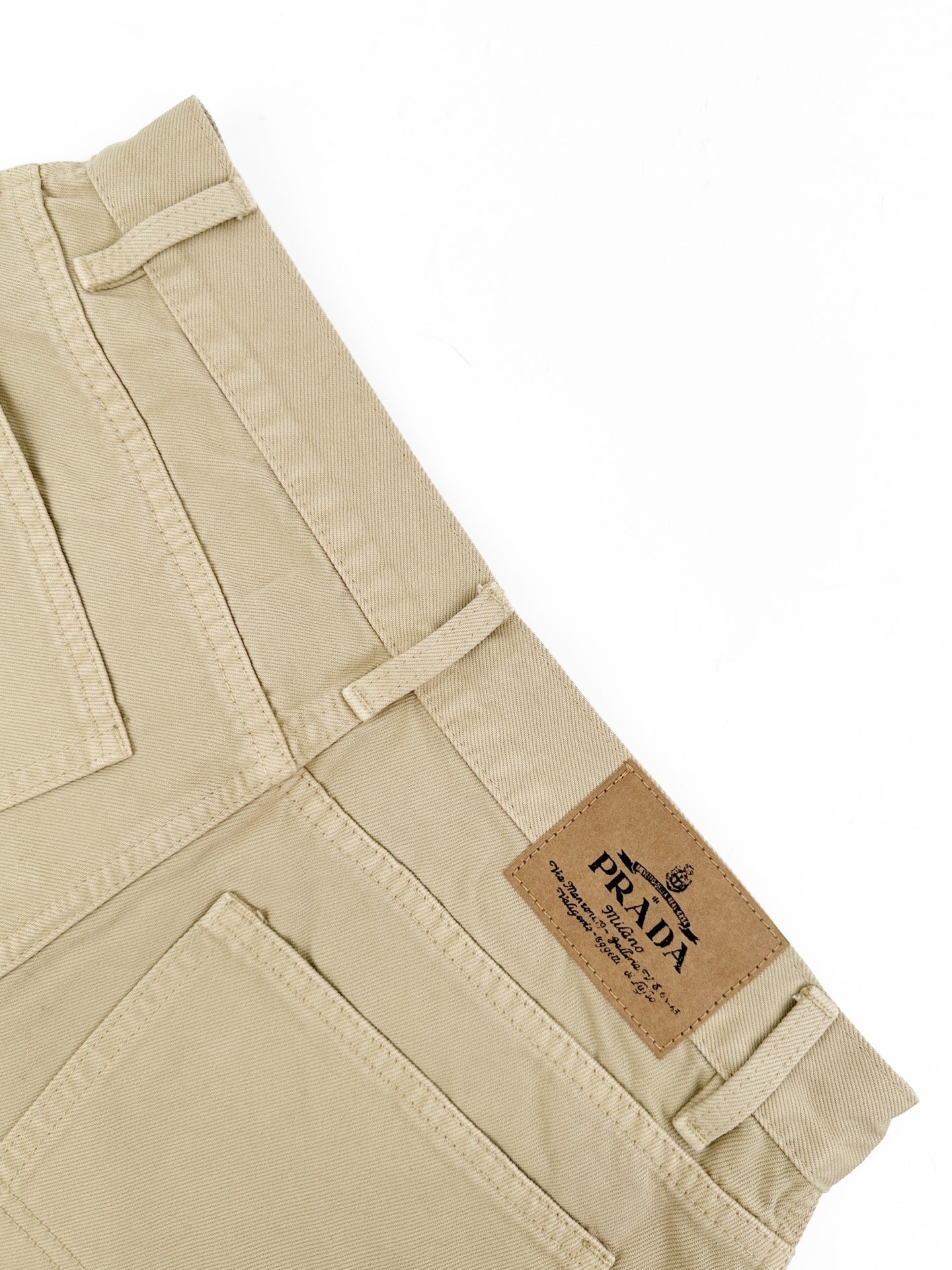 2026 New Model Triangle Brand Denim Pants (BB4015-B60)