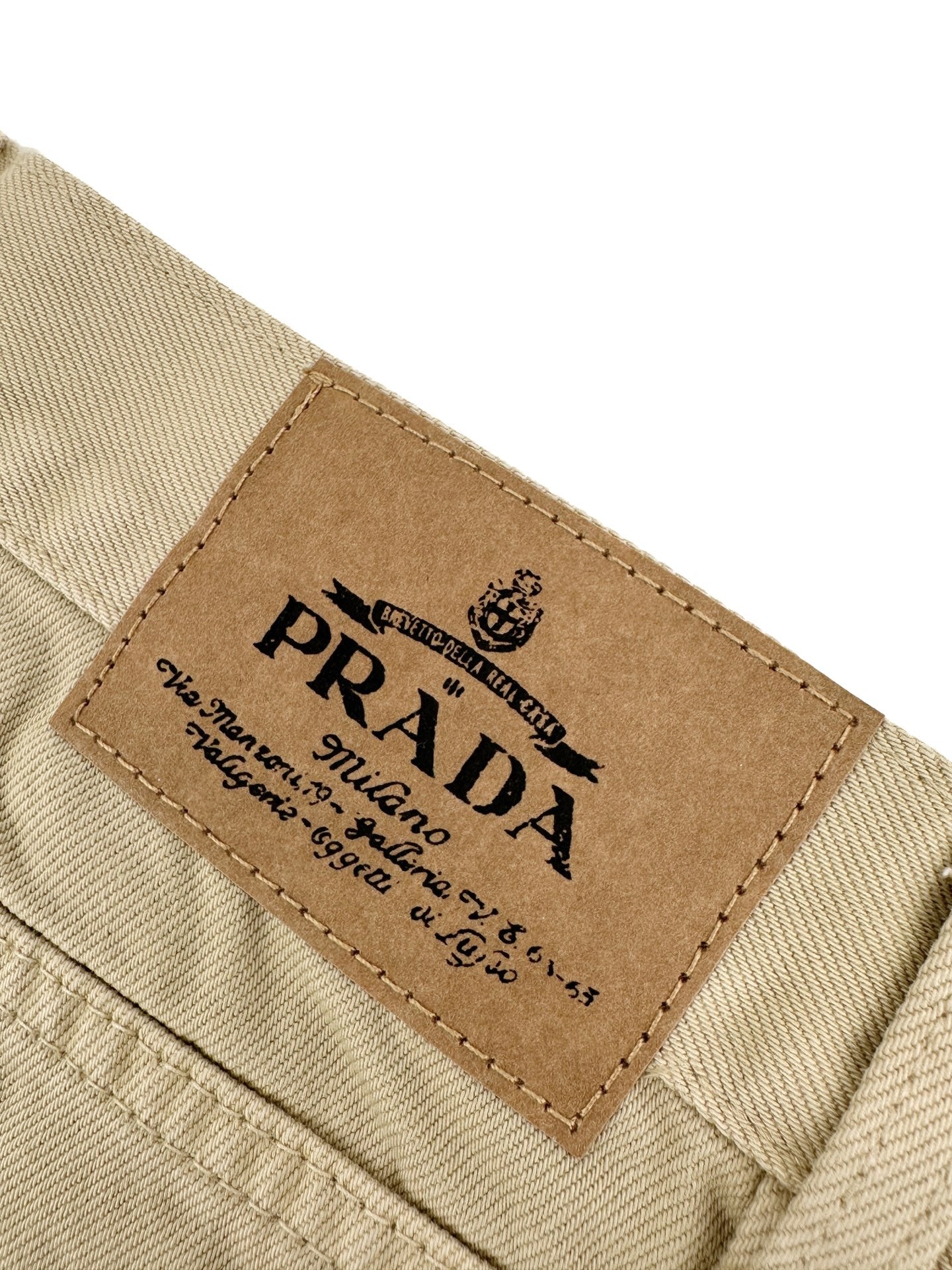 2026 New Model Triangle Brand Denim Pants (BB4015-B60)