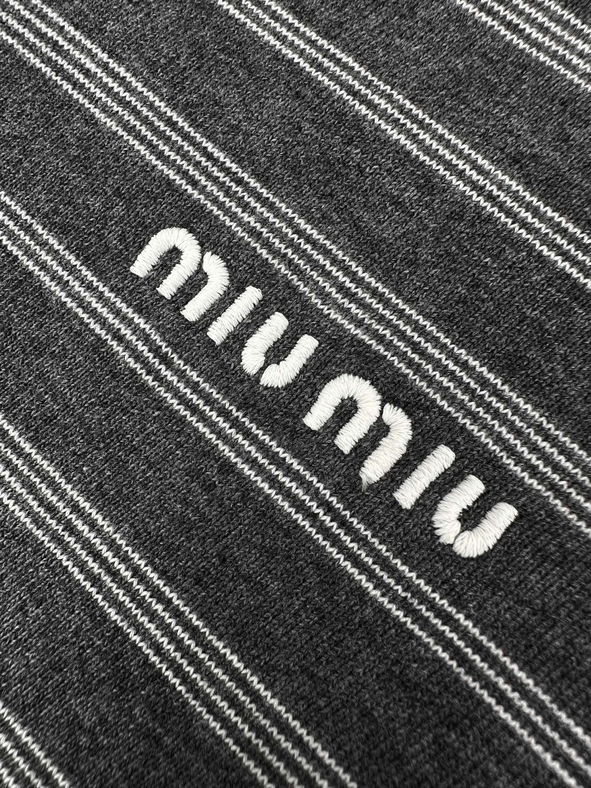 2026 Women's MM Logo Striped Zip-Up Coat (FF820)