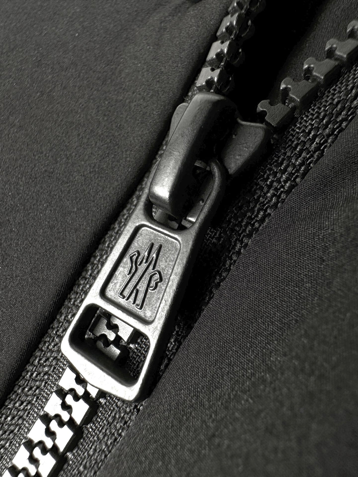 2026 New Mon Leather Patch Logo Down Jacket (AA679-D35)