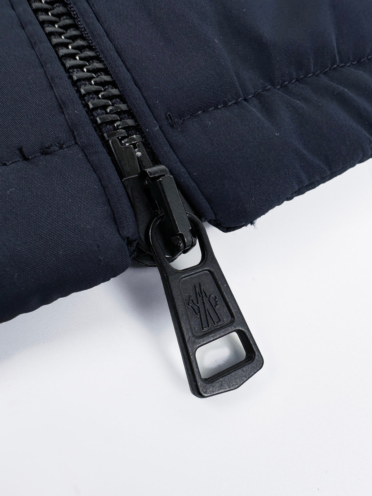 2026 New Mon Leather-Patch Pocket Zipper Down Jacket (AA680-D35)