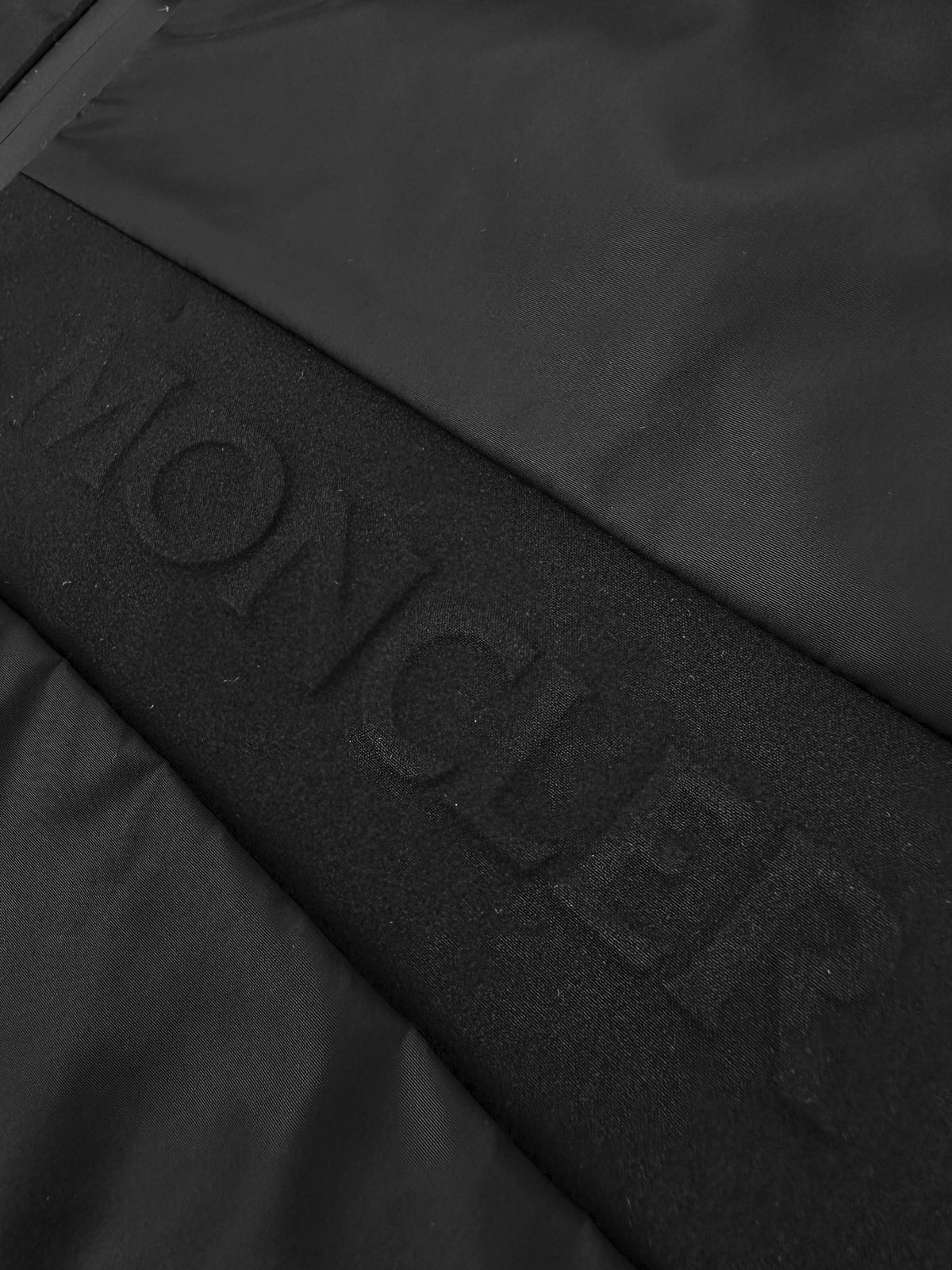 2026 New Model Mon Embossed Pocket Hooded Coat (BB4046-B90)